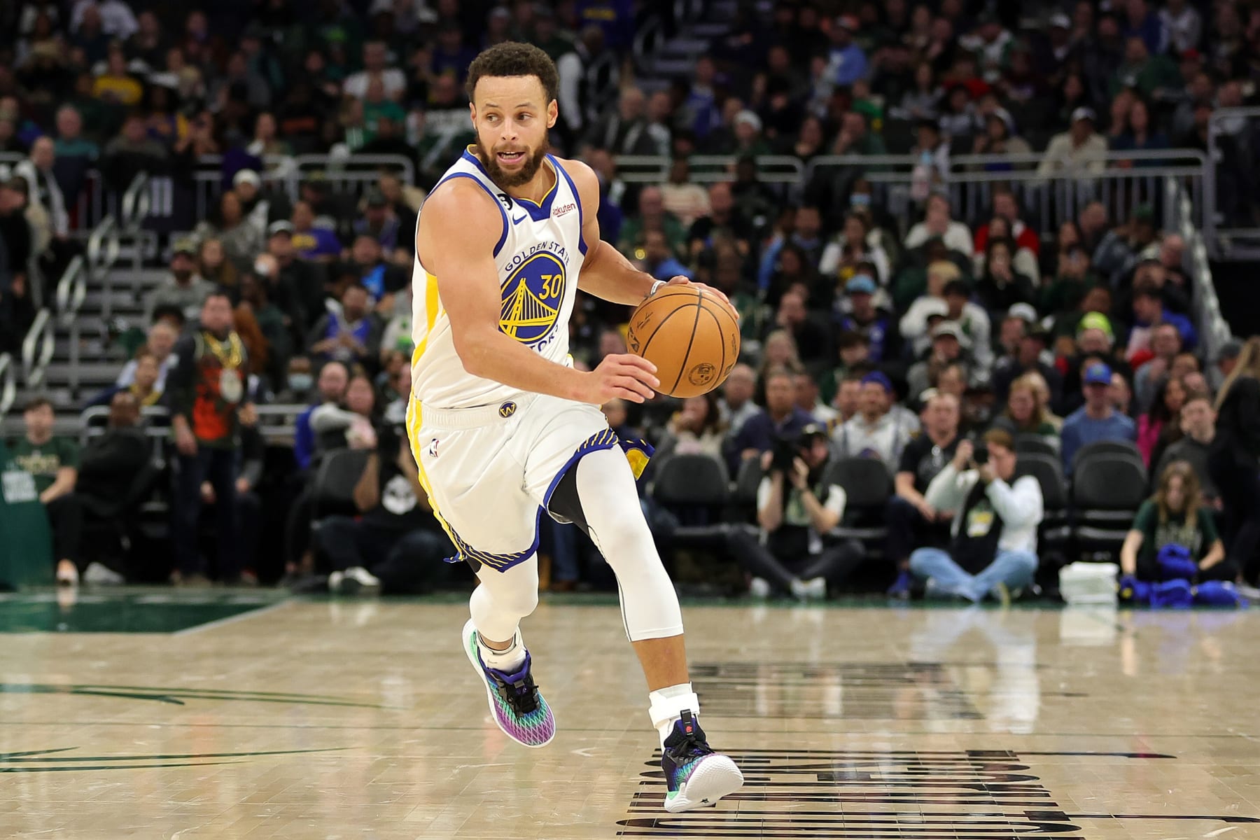 MILWAUKEE, WISCONSIN - DECEMBER 13: Stephen Curry #30 of the Golden State Warriors handles the ball during a game \abb at Fiserv Forum on December 13, 2022 in Milwaukee, Wisconsin. The Bucks defeated the Warriors 128-111. NOTE TO USER: User expressly acknowledges and agrees that, by downloading and or using this photograph, User is consenting to the terms and conditions of the Getty Images License Agreement. (Photo by Stacy Revere/Getty Images)