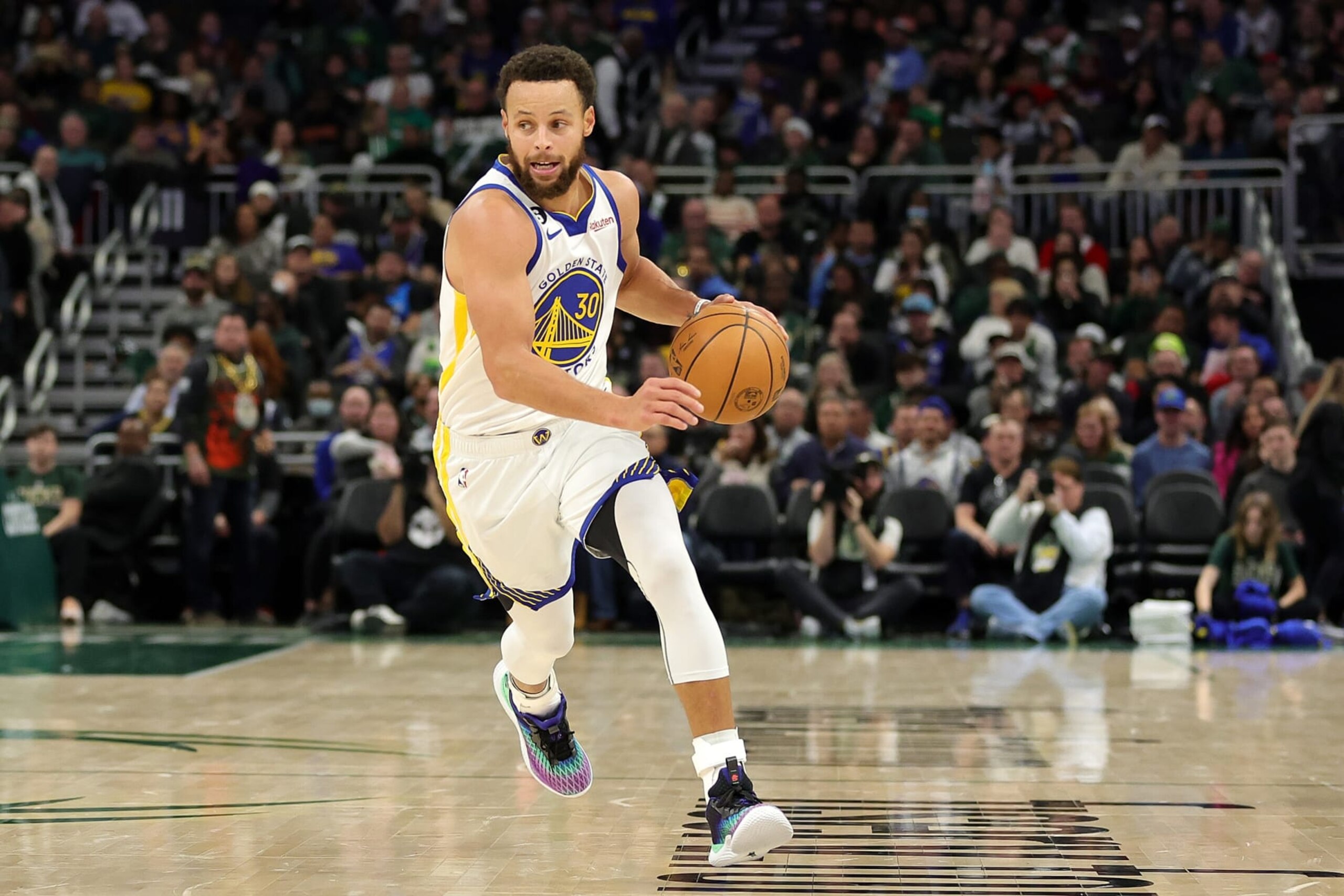 MILWAUKEE, WISCONSIN - DECEMBER 13: Stephen Curry #30 of the Golden State Warriors handles the ball during a game \abb at Fiserv Forum on December 13, 2022 in Milwaukee, Wisconsin. The Bucks defeated the Warriors 128-111. NOTE TO USER: User expressly acknowledges and agrees that, by downloading and or using this photograph, User is consenting to the terms and conditions of the Getty Images License Agreement. (Photo by Stacy Revere/Getty Images)