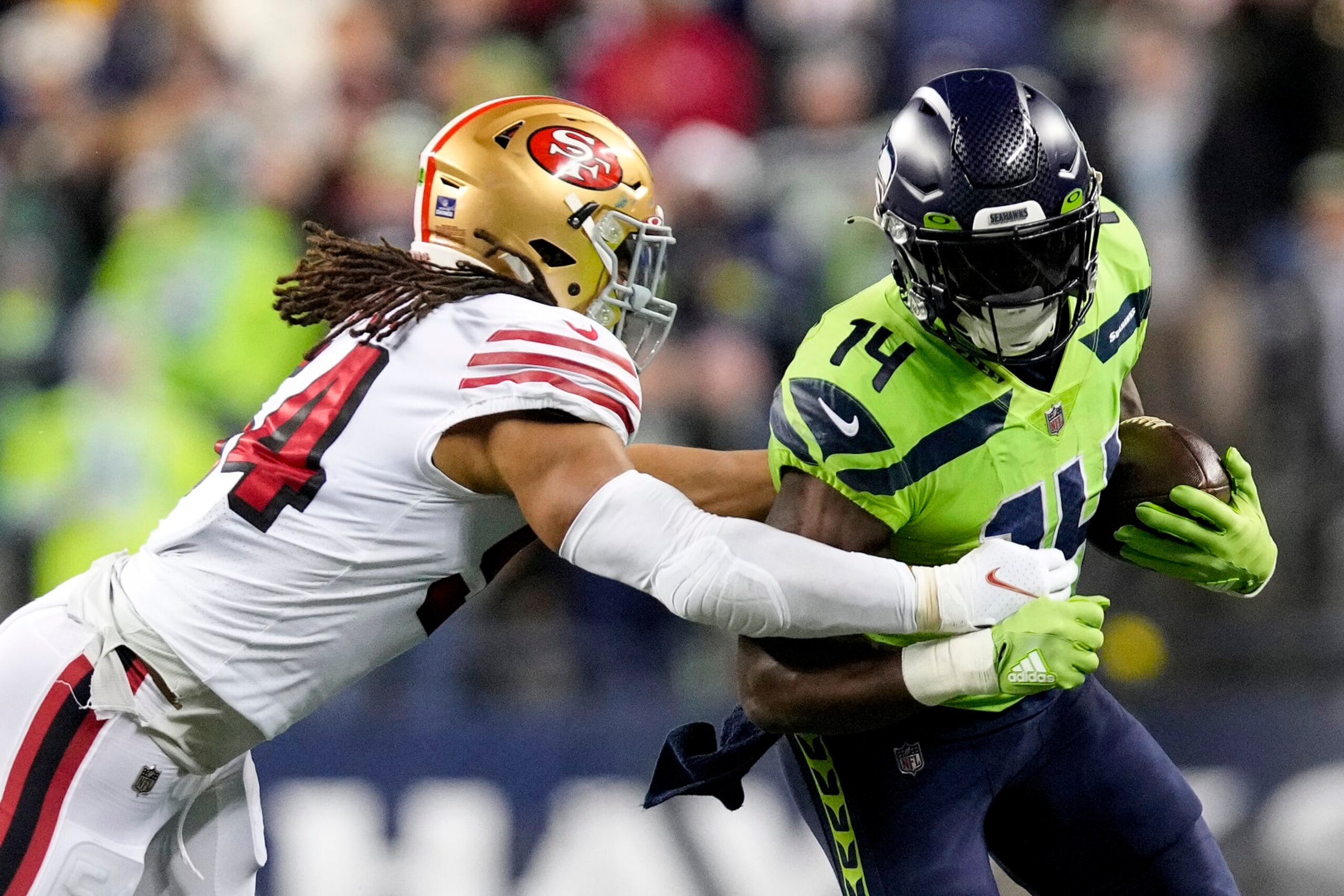 SEATTLE, WASHINGTON - DECEMBER 15: DK Metcalf #14 of the Seattle Seahawks carries the ball against Fred Warner #54 of the San Francisco 49ers \d3q at Lumen Field on December 15, 2022 in Seattle, Washington. (Photo by Christopher Mast/Getty Images) SEATTLE, WASHINGTON - DECEMBER 15: DK Metcalf #14 of the Seattle Seahawks carries the ball against Fred Warner #54 of the San Francisco 49ers \d3q at Lumen Field on December 15, 2022 in Seattle, Washington. (Photo by Christopher Mast/Getty Images)