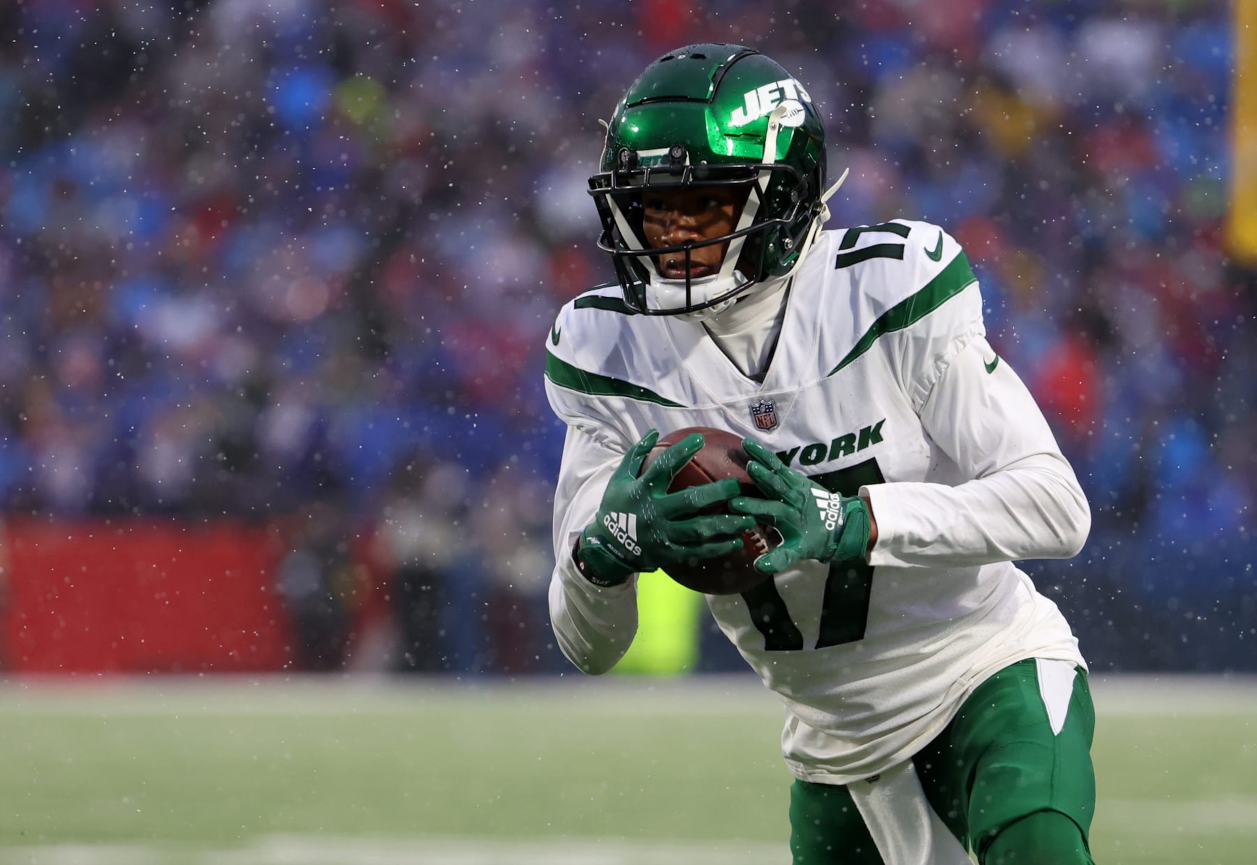 ORCHARD PARK, NY - DECEMBER 11: Garrett Wilson #17 of the New York Jets runs the ball against the Buffalo Bills at Highmark Stadium on December 11, 2022 in Orchard Park, New York. (Photo by Timothy T Ludwig/Getty Images)