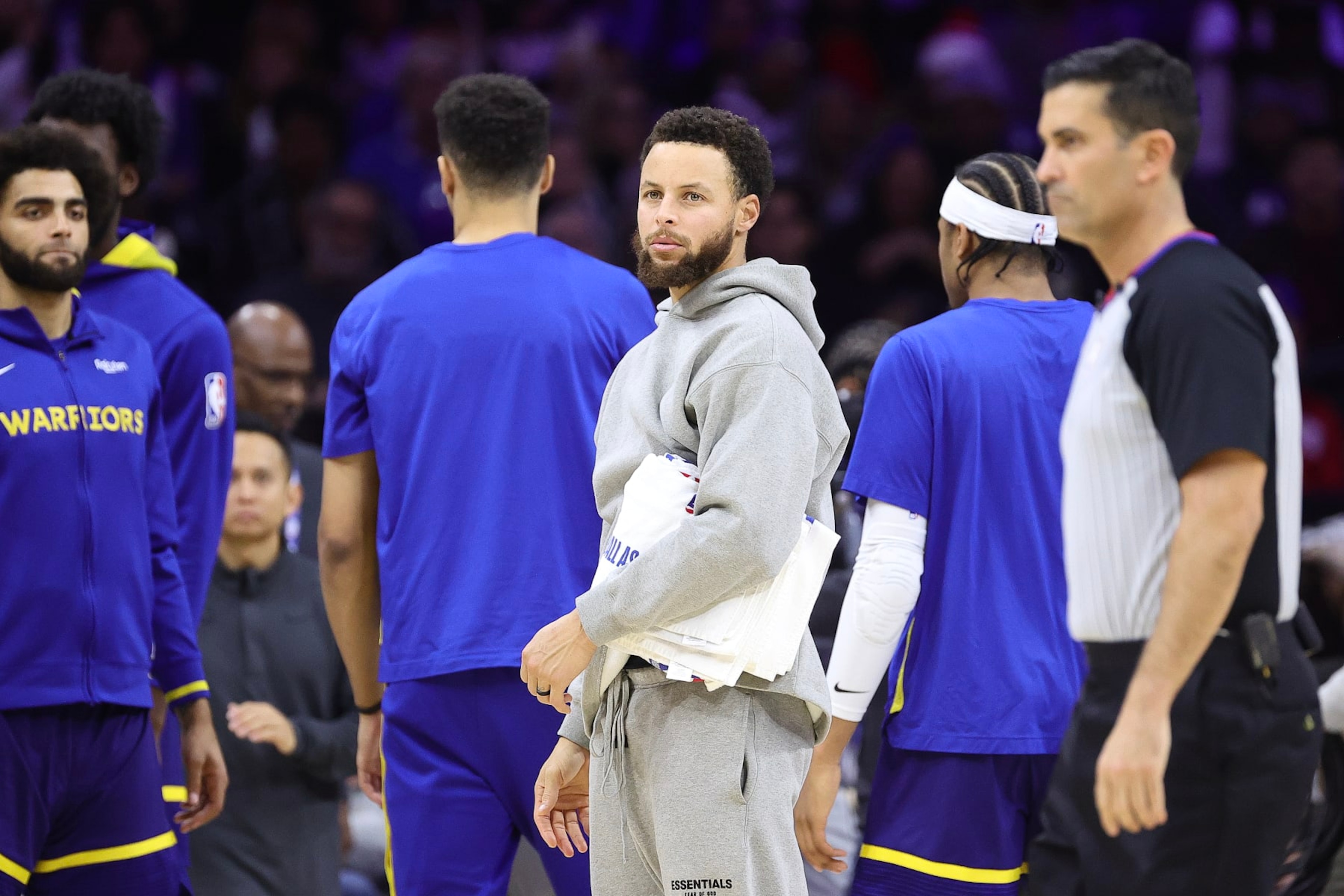 PHILADELPHIA, PENNSYLVANIA - DECEMBER 16: Stephen Curry #30 of the Golden State Warriors looks on during the third quarter against the Philadelphia 76ers at Wells Fargo Center on December 16, 2022 in Philadelphia, Pennsylvania. NOTE TO USER: User expressly acknowledges and agrees that, by downloading and or using this photograph, User is consenting to the terms and conditions of the Getty Images License Agreement. (Photo by Tim Nwachukwu/Getty Images) PHILADELPHIA, PENNSYLVANIA - DECEMBER 16: Stephen Curry #30 of the Golden State Warriors looks on during the third quarter against the Philadelphia 76ers at Wells Fargo Center on December 16, 2022 in Philadelphia, Pennsylvania. NOTE TO USER: User expressly acknowledges and agrees that, by downloading and or using this photograph, User is consenting to the terms and conditions of the Getty Images License Agreement. (Photo by Tim Nwachukwu/Getty Images)