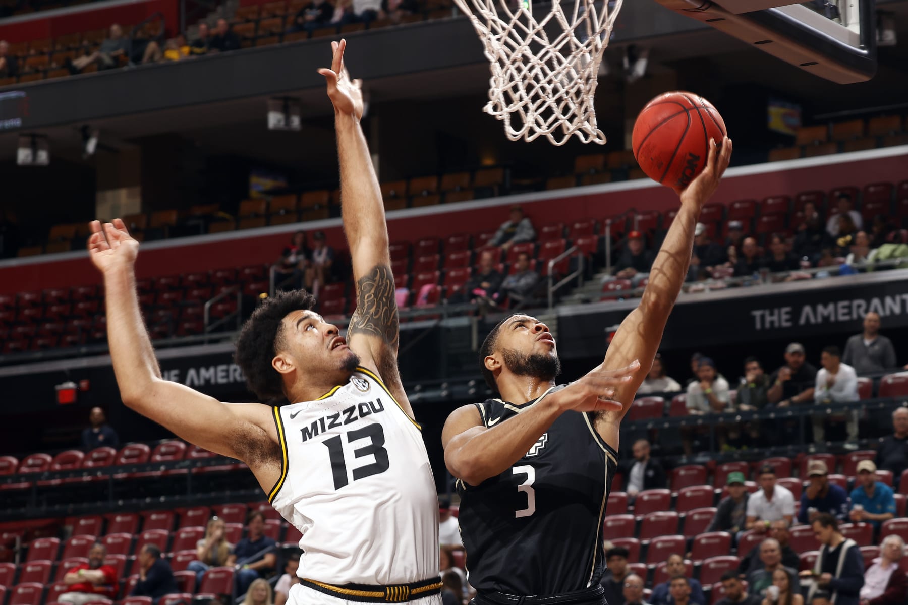 UCF's Darius Johnson and Missouri's Ronnie DeGray III