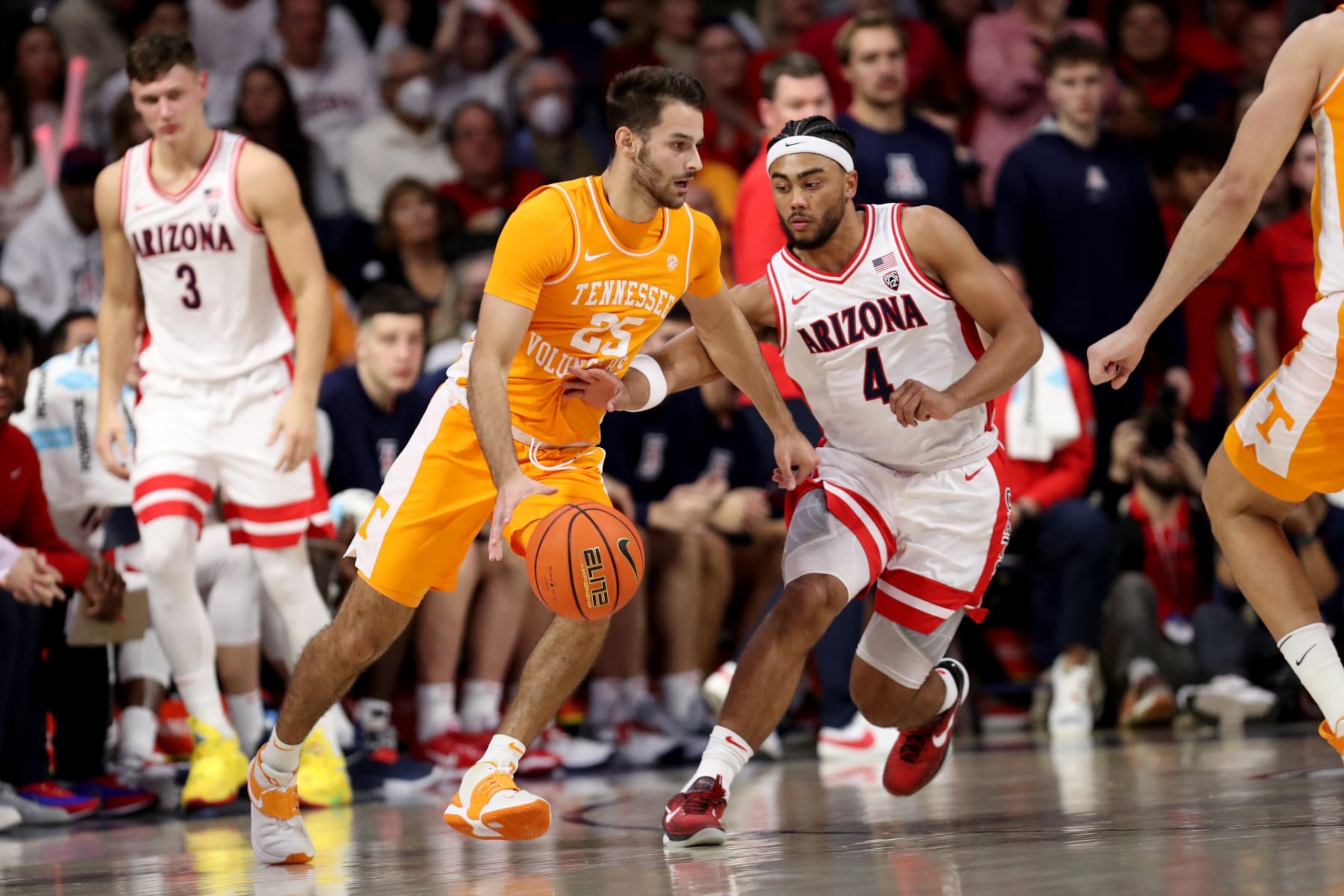 Tennessee's Santiago Vescovi and Arizona's Kylan Boswell