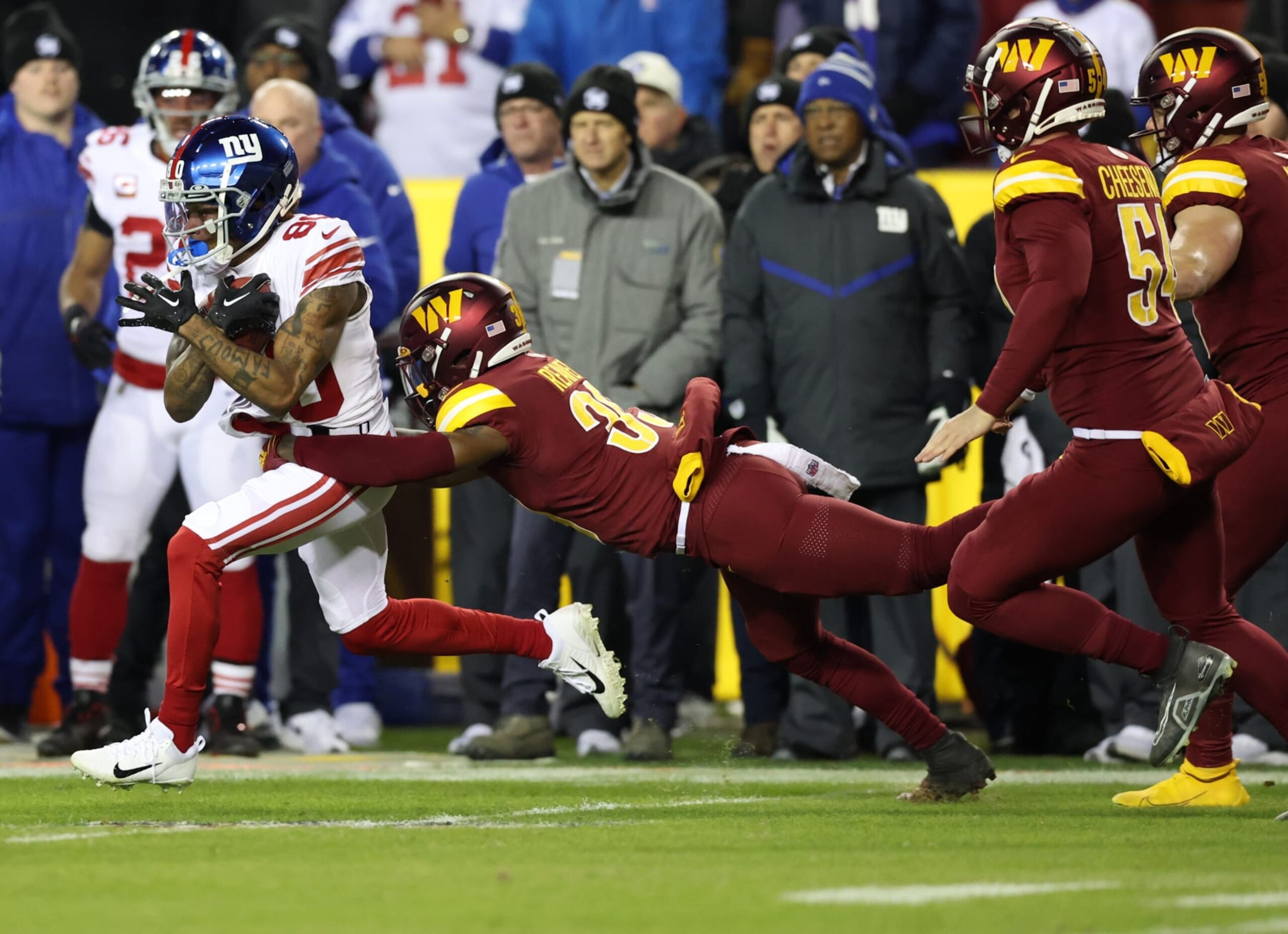 New York Giants wide receiver Richie James makes a catch against the Washington Commanders. 