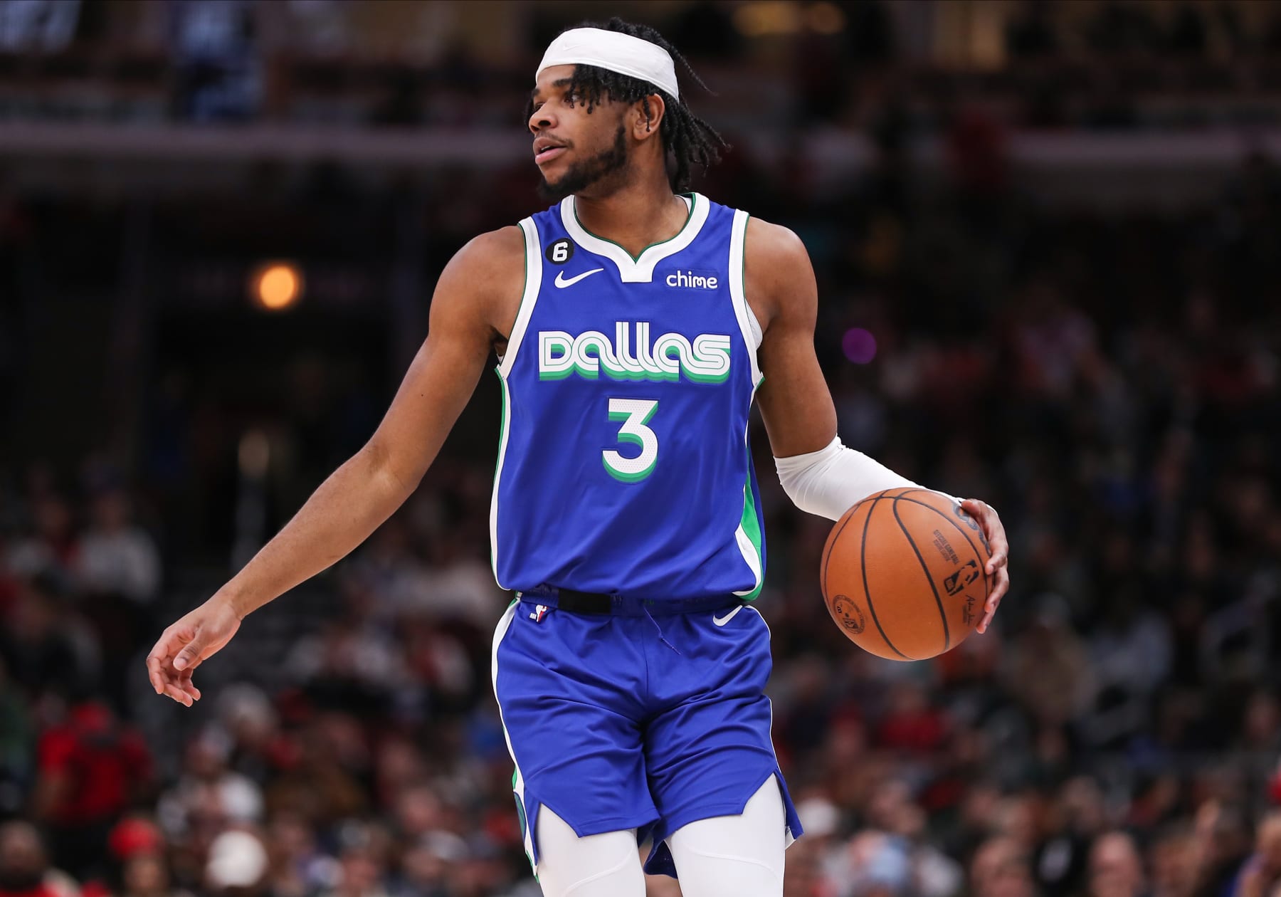 CHICAGO, IL - DECEMBER 10: Dallas Mavericks Guard Jaden Hardy (3) brings the ball up court during a NBA game between the Dallas Mavericks and the Chicago Bulls on December  10, 2022 at the United Center in Chicago, IL. (Photo by Melissa Tamez/Icon Sportswire via Getty Images)