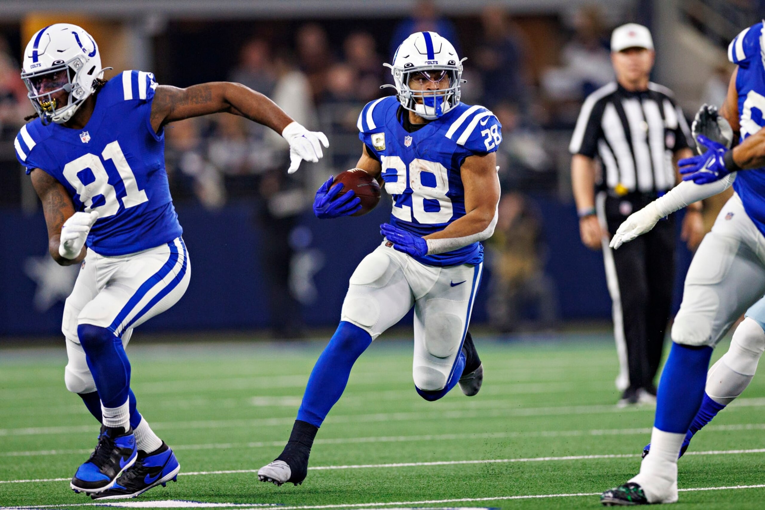 ARLINGTON, TEXAS - DECEMBER 4:  Jonathan Taylor #28 of the Indianapolis Colts runs the ball during a game against the Dallas Cowboys at AT&T Stadium on December 4, 2022 in Arlington, Texas. The Cowboys defeated the Colts 54-19. (Photo by Wesley Hitt/Getty Images)