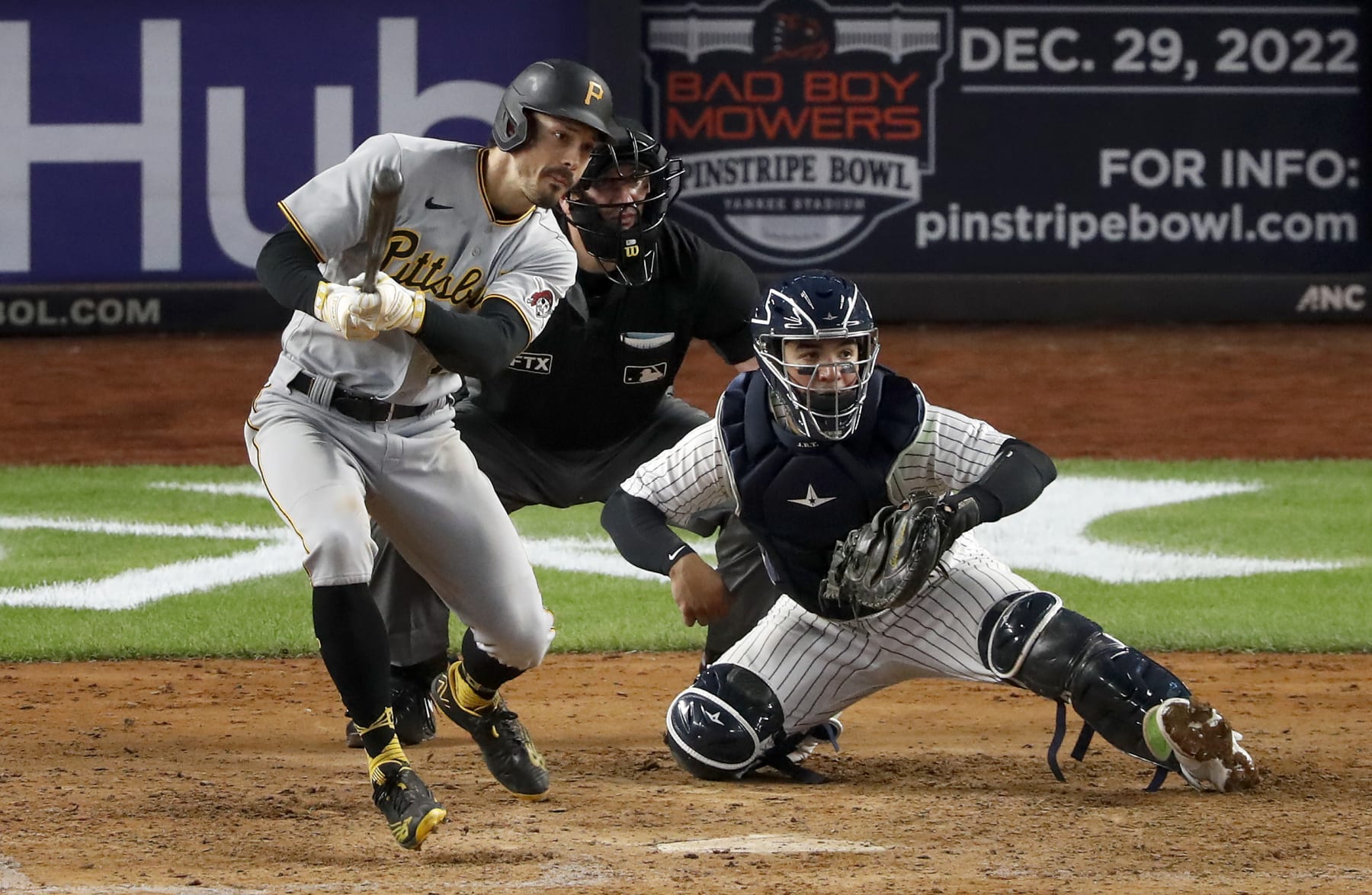 NEW YORK, NEW YORK - SEPTEMBER 20: (NEW YORK DAILIES OUT)  Bryan Reynolds #10 of the Pittsburgh Pirates in action against the New York Yankees at Yankee Stadium on September 20, 2022 in the Bronx borough of New York City. The Yankees defeated the Pirates 9-8. (Photo by Jim McIsaac/Getty Images)