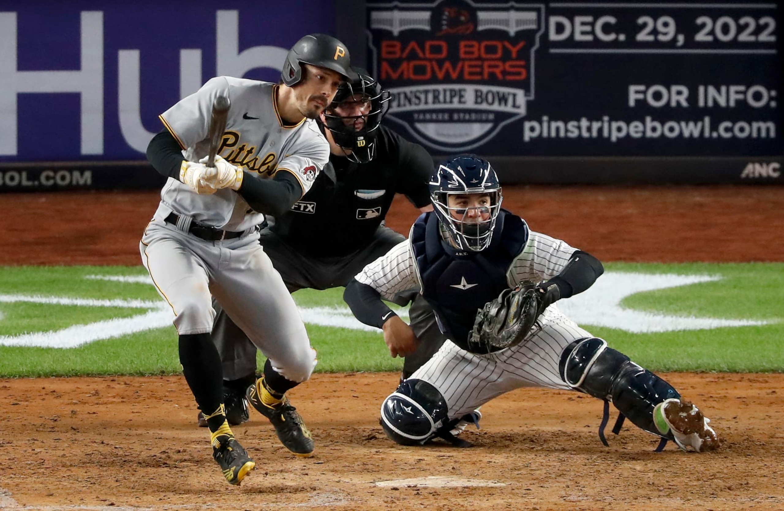 NEW YORK, NEW YORK - SEPTEMBER 20: (NEW YORK DAILIES OUT)  Bryan Reynolds #10 of the Pittsburgh Pirates in action against the New York Yankees at Yankee Stadium on September 20, 2022 in the Bronx borough of New York City. The Yankees defeated the Pirates 9-8. (Photo by Jim McIsaac/Getty Images)