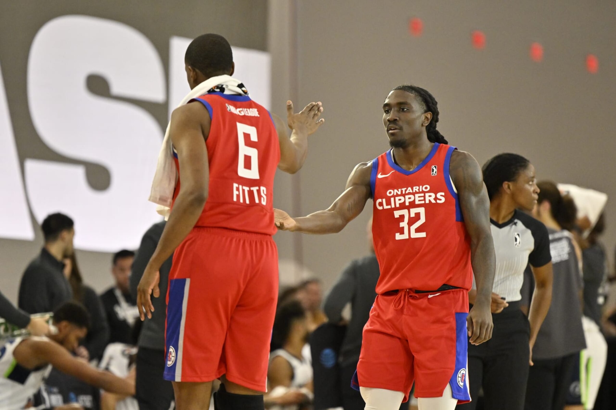 LAS VEGAS, NV - DECEMBER 19: Malik Fitts #6 of the Ontario Clippers high fives teammates Keaton Wallace #32 during the 2022-23 G League Winter Showcase on December 19, 2022 in Las Vegas, Nevada. NOTE TO USER: User expressly acknowledges and agrees that, by downloading and or using this photograph, User is consenting to the terms and conditions of the Getty Images License Agreement. Mandatory Copyright Notice: Copyright 2022 NBAE (Photo by David Becker/NBAE via Getty Images)