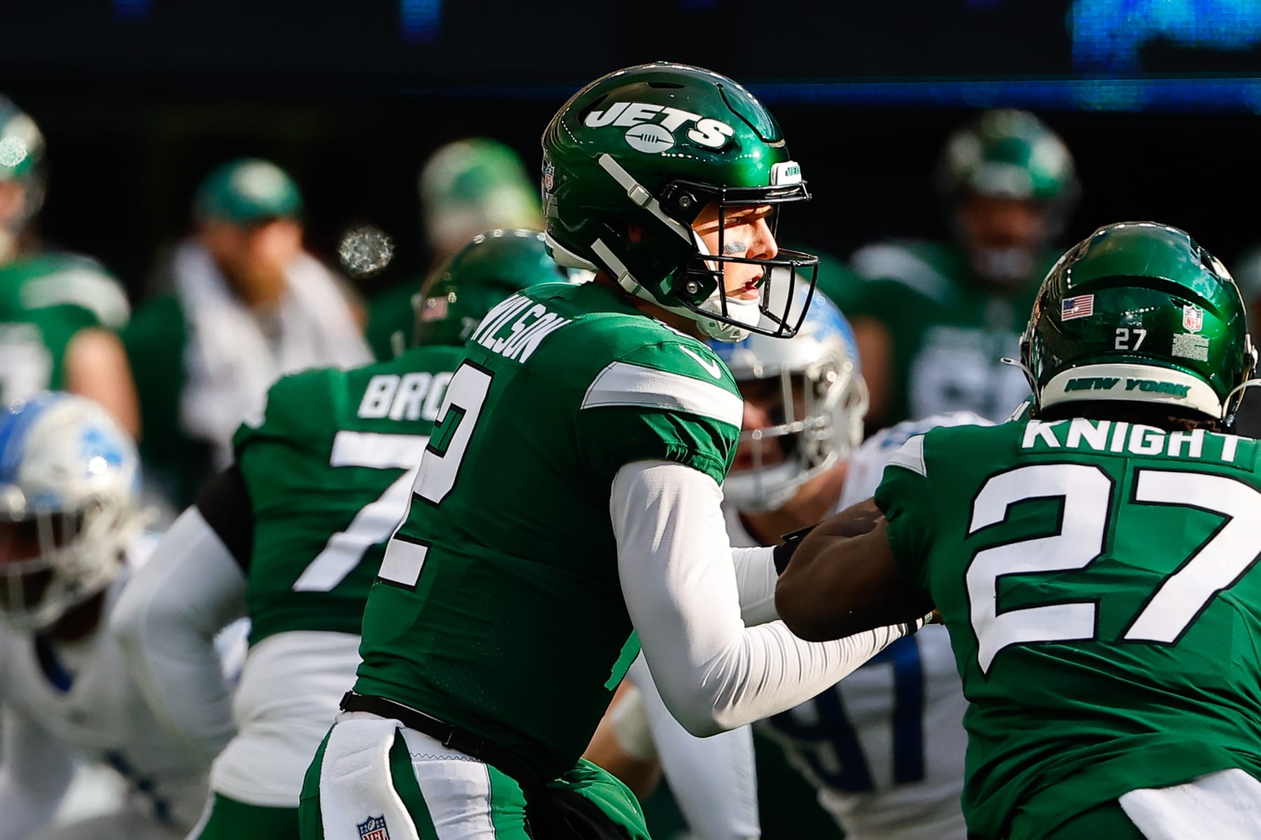 EAST RUTHERFORD, NJ - DECEMBER 18:  New York Jets quarterback Zach Wilson (2) during the National Football League game between the New York Jets and the Detroit Lions on December 18, 2022 at MetLife Stadium in East Rutherford, New Jersey.  (Photo by Rich Graessle/Icon Sportswire via Getty Images)