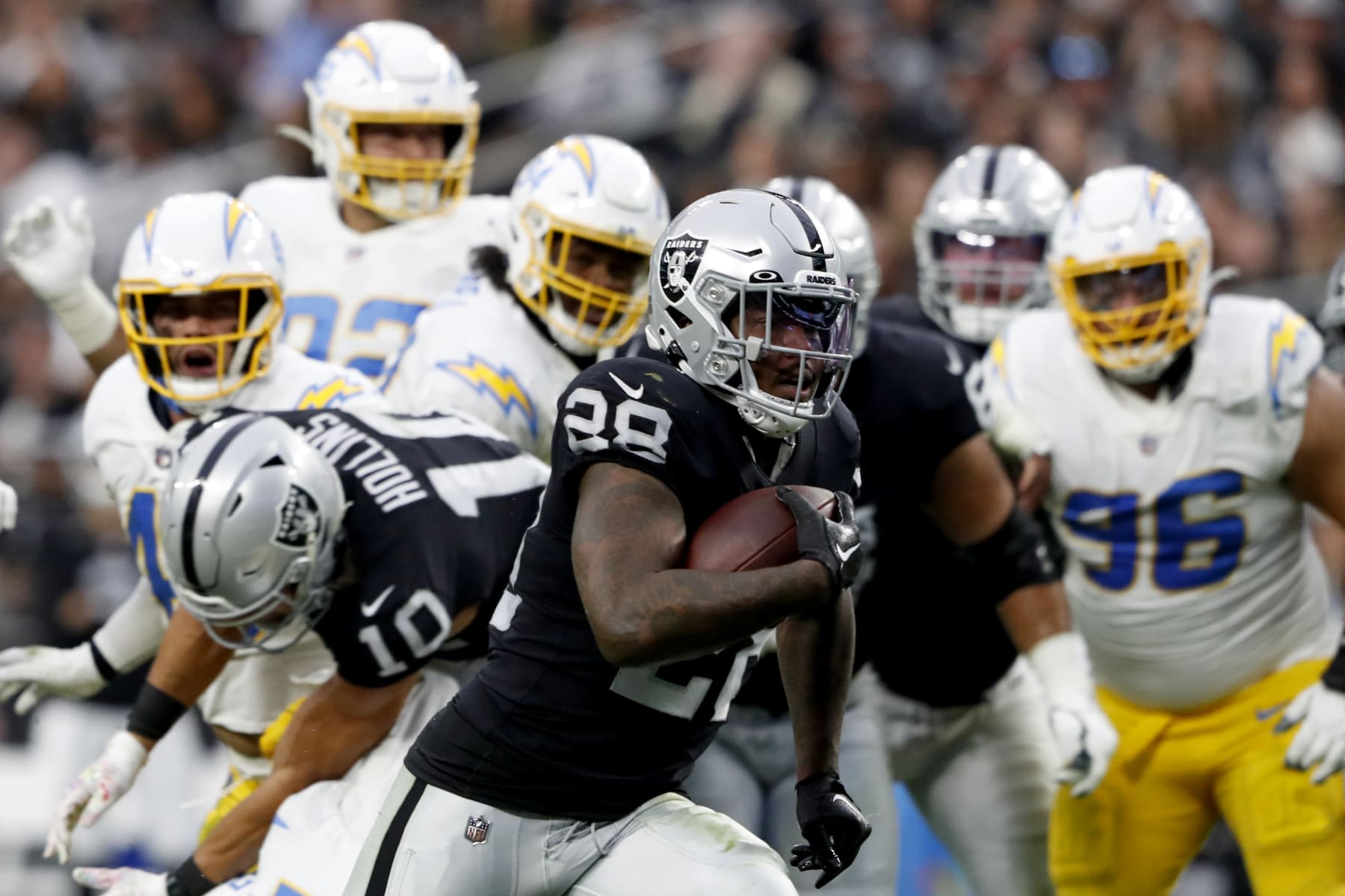 LAS VEGAS, NEVADA - DECEMBER 04: Josh Jacobs #28 of the Las Vegas Raiders runs for a touchdown in the second quarter of a game against the Los Angeles Chargers at Allegiant Stadium on December 04, 2022 in Las Vegas, Nevada. (Photo by Steve Marcus/Getty Images)