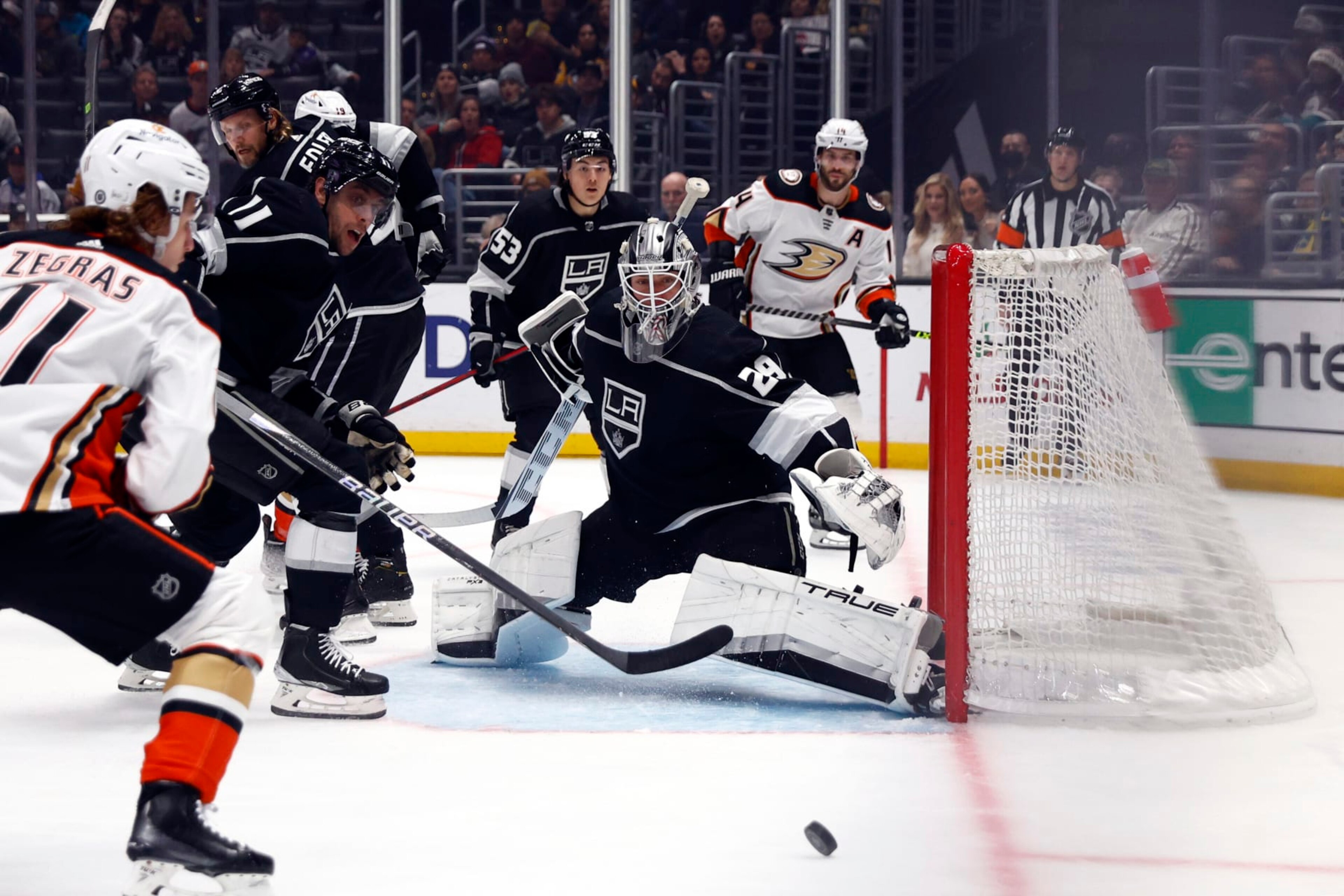 LOS ANGELES, CALIFORNIA - DECEMBER 20: Pheonix Copley #29 of the Los Angeles Kings in goal against the Anaheim Ducks in the first period at Crypto.com Arena on December 20, 2022 in Los Angeles, California. (Photo by Ronald Martinez/Getty Images) LOS ANGELES, CALIFORNIA - DECEMBER 20: Pheonix Copley #29 of the Los Angeles Kings in goal against the Anaheim Ducks in the first period at Crypto.com Arena on December 20, 2022 in Los Angeles, California. (Photo by Ronald Martinez/Getty Images)