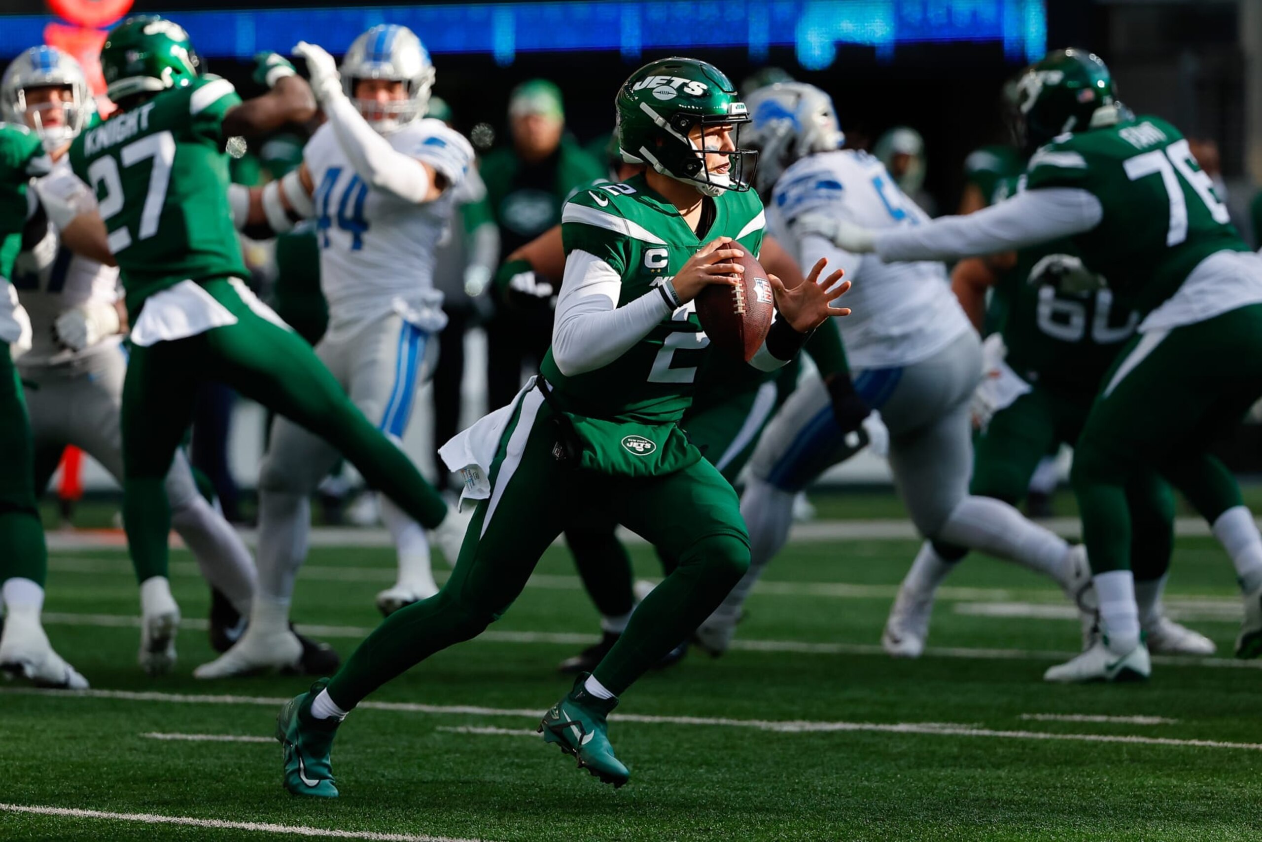 EAST RUTHERFORD, NJ - DECEMBER 18:  New York Jets quarterback Zach Wilson (2) during the National Football League game between the New York Jets and the Detroit Lions on December 18, 2022 at MetLife Stadium in East Rutherford, New Jersey.  (Photo by Rich Graessle/Icon Sportswire via Getty Images)