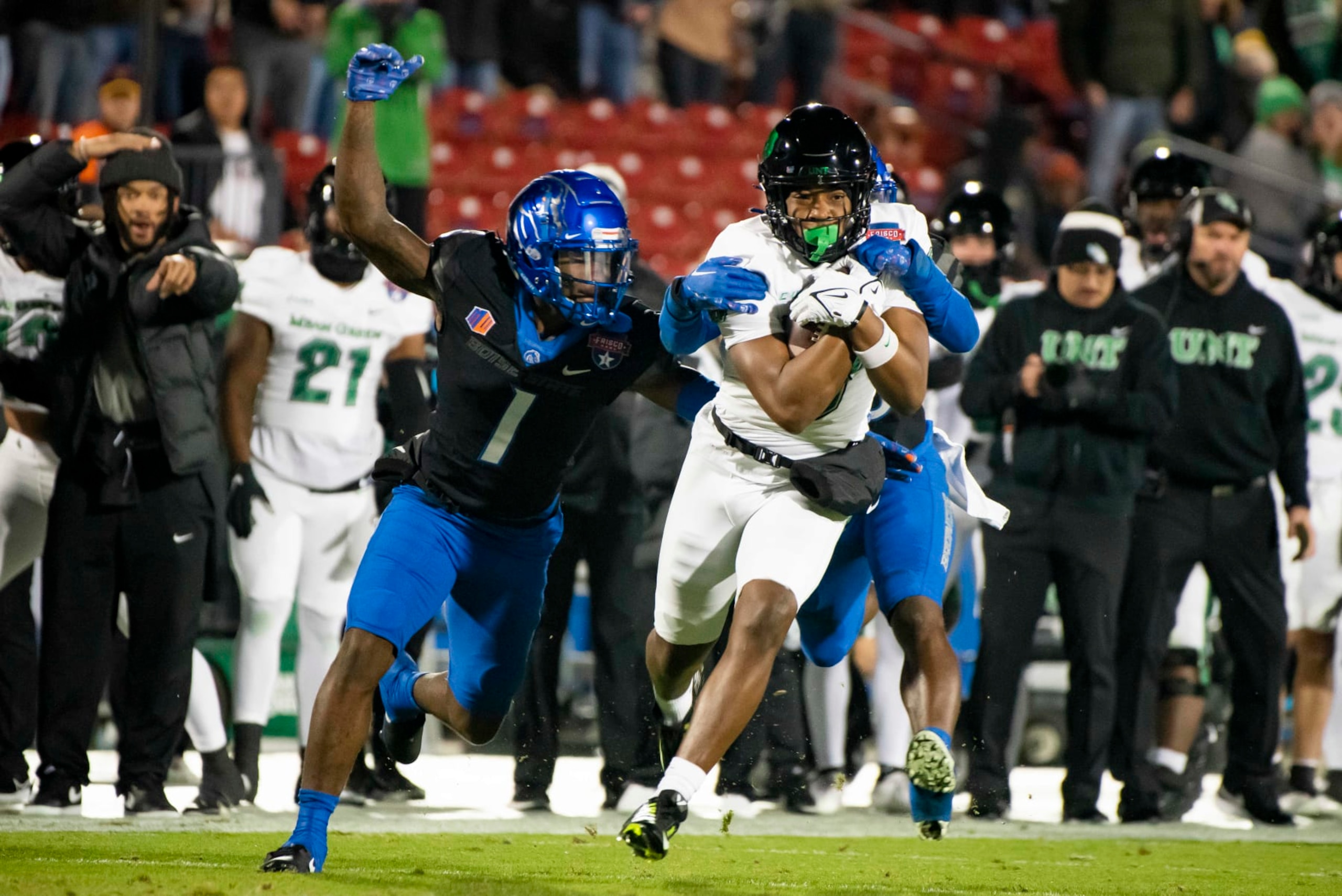 North Texas' Damon Ward (right)