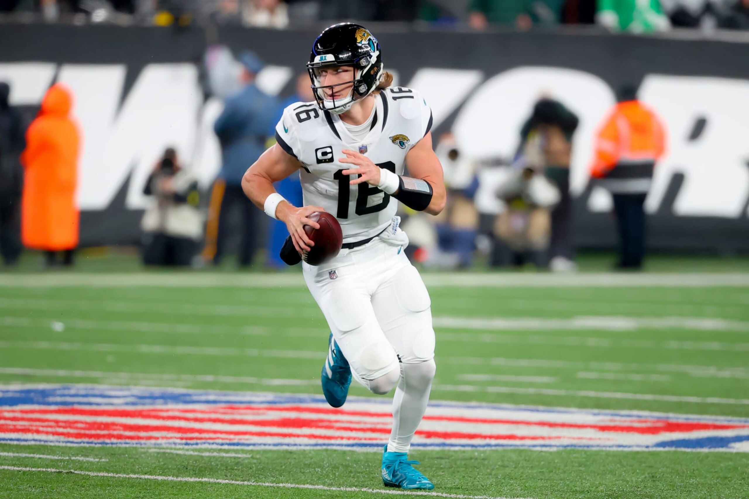 EAST RUTHERFORD, NJ - DECEMBER 22: Jacksonville Jaguars quarterback Trevor Lawrence (16) runs during the first quarter of the game between the New York Jets and the Jacksonville Jaguars on December 22, 2022 at MetLife Stadium in East Rutherford, New Jersey. (Photo by Rich Graessle/Icon Sportswire via Getty Images) EAST RUTHERFORD, NJ - DECEMBER 22: Jacksonville Jaguars quarterback Trevor Lawrence (16) runs during the first quarter of the game between the New York Jets and the Jacksonville Jaguars on December 22, 2022 at MetLife Stadium in East Rutherford, New Jersey. (Photo by Rich Graessle/Icon Sportswire via Getty Images)
