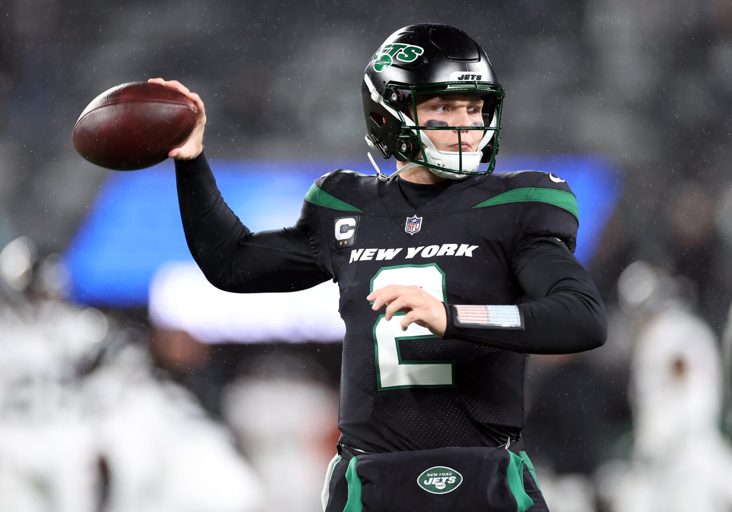 EAST RUTHERFORD, NEW JERSEY - DECEMBER 22:  Zach Wilson #2 of the New York Jets warms up prior to the game against the Jacksonville Jaguars at MetLife Stadium on December 22, 2022 in East Rutherford, New Jersey. (Photo by Sarah Stier/Getty Images)