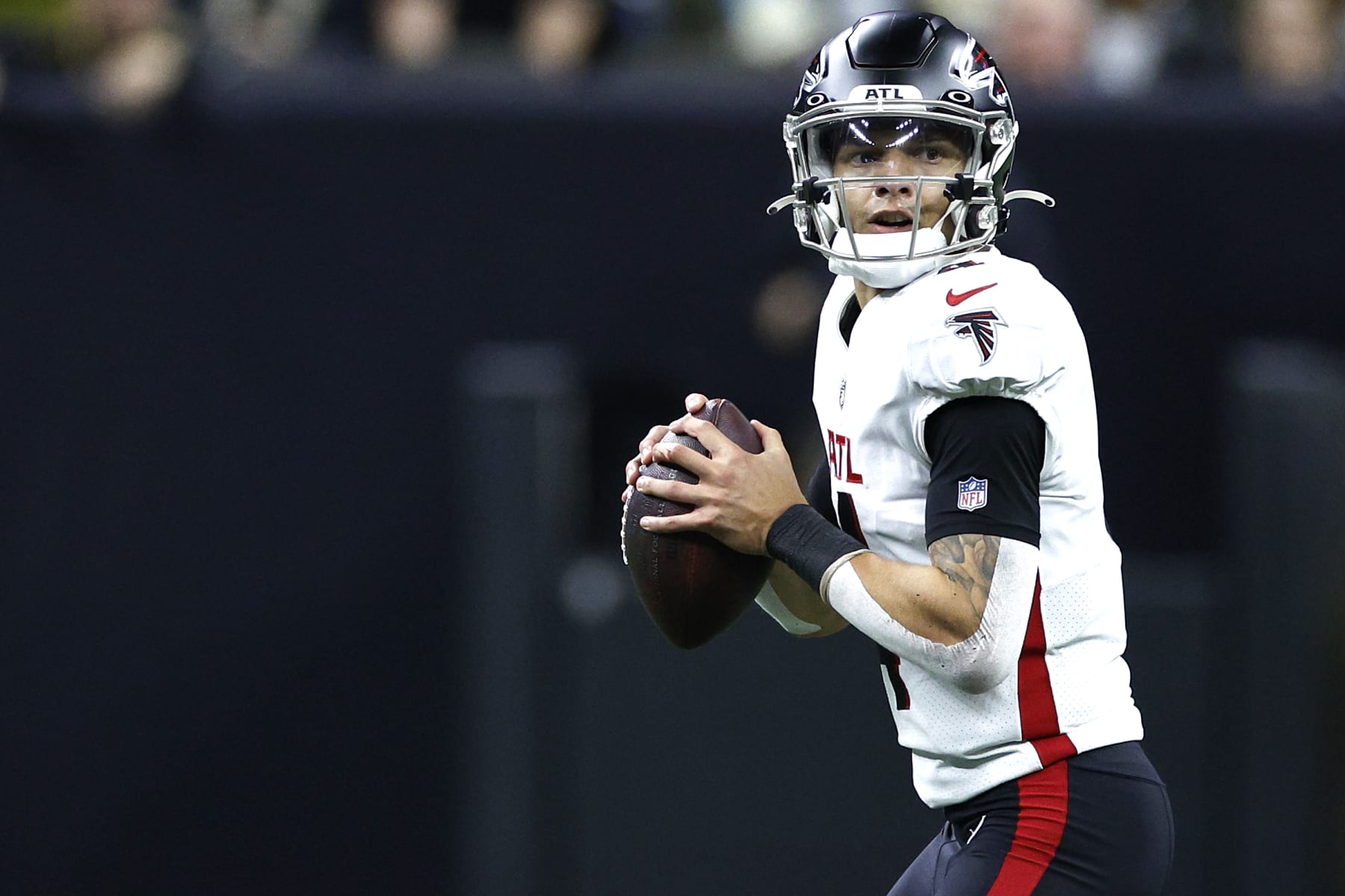 NEW ORLEANS, LOUISIANA - DECEMBER 18: Desmond Ridder #4 of the Atlanta Falcons looks to pass during the first half in the game against the New Orleans Saints at Caesars Superdome on December 18, 2022 in New Orleans, Louisiana. (Photo by Chris Graythen/Getty Images)