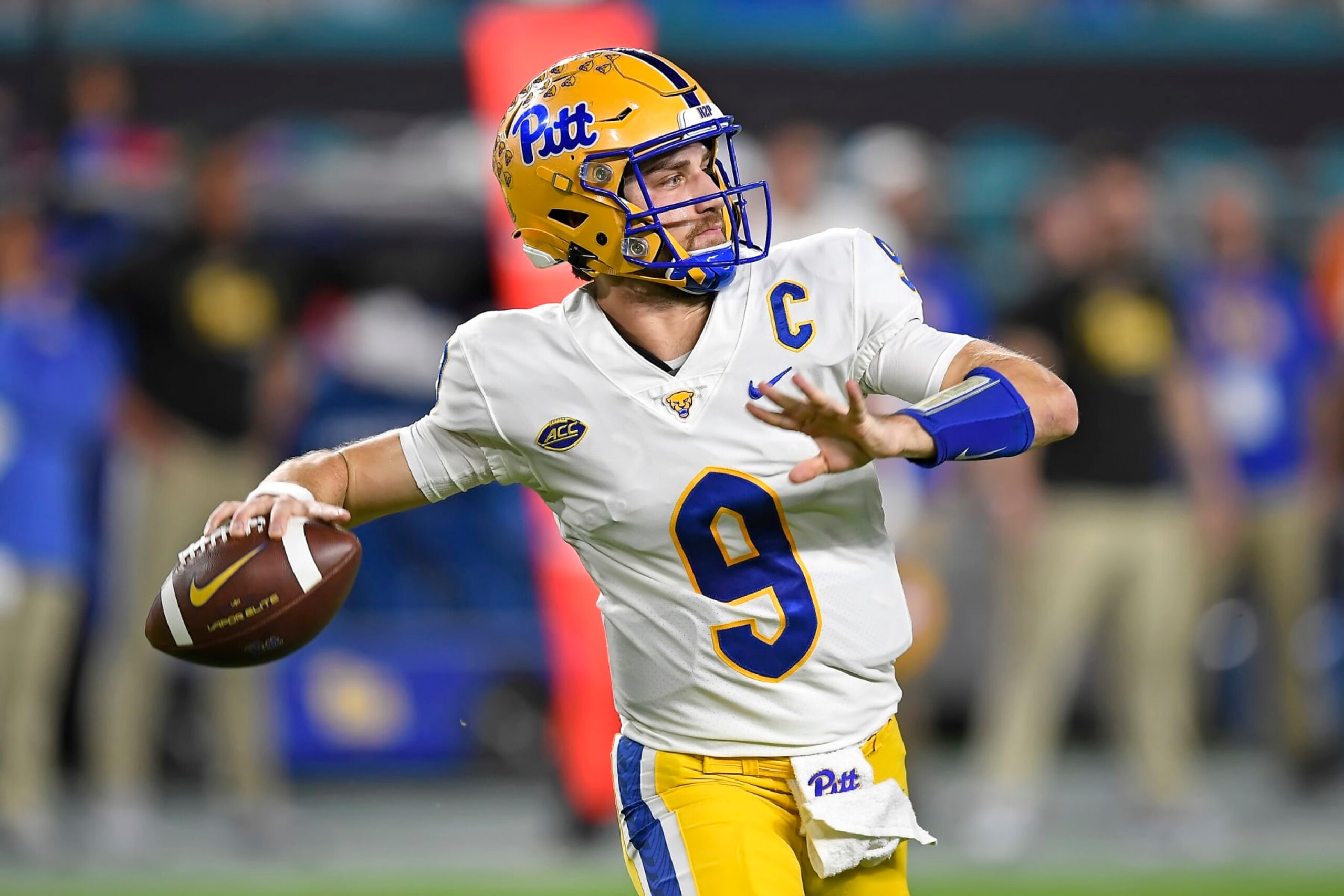 MIAMI GARDENS, FL - NOVEMBER 26:  Pitt quarterback Kedon Slovis (9) passes in the second quarter as the Miami Hurricanes faced the Pittsburgh Panthers on November 26, 2022, at Hard Rock Stadium in Miami Gardens, Florida. (Photo by Samuel Lewis/Icon Sportswire via Getty Images)