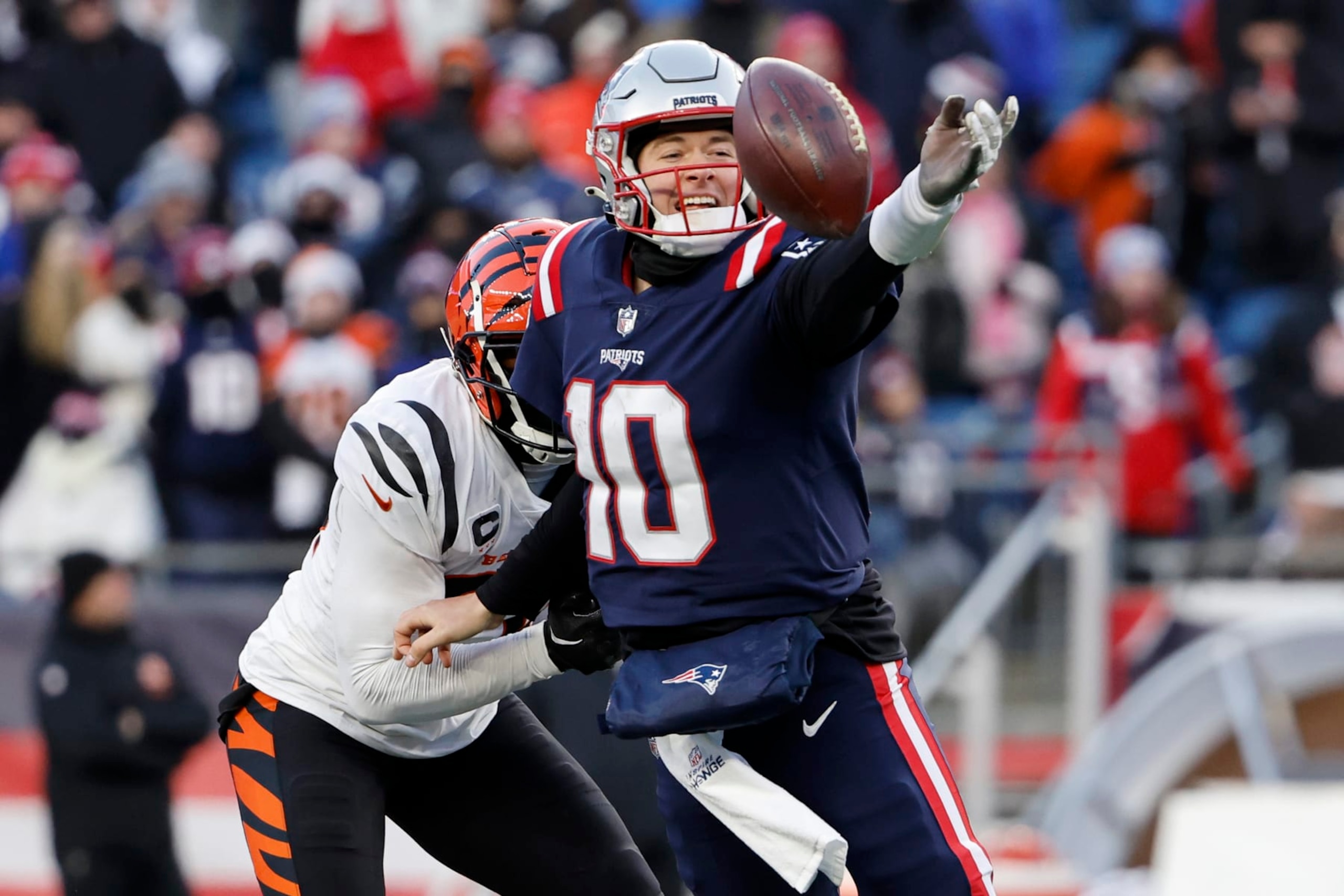 FOXBOROUGH, MASSACHUSETTS - DECEMBER 24: Vonn Bell #24 of the Cincinnati Bengals pressures Mac Jones #10 of the New England Patriots as he attempts a pass during the fourth quarter at Gillette Stadium on December 24, 2022 in Foxborough, Massachusetts. (Photo by Winslow Townson/Getty Images)
