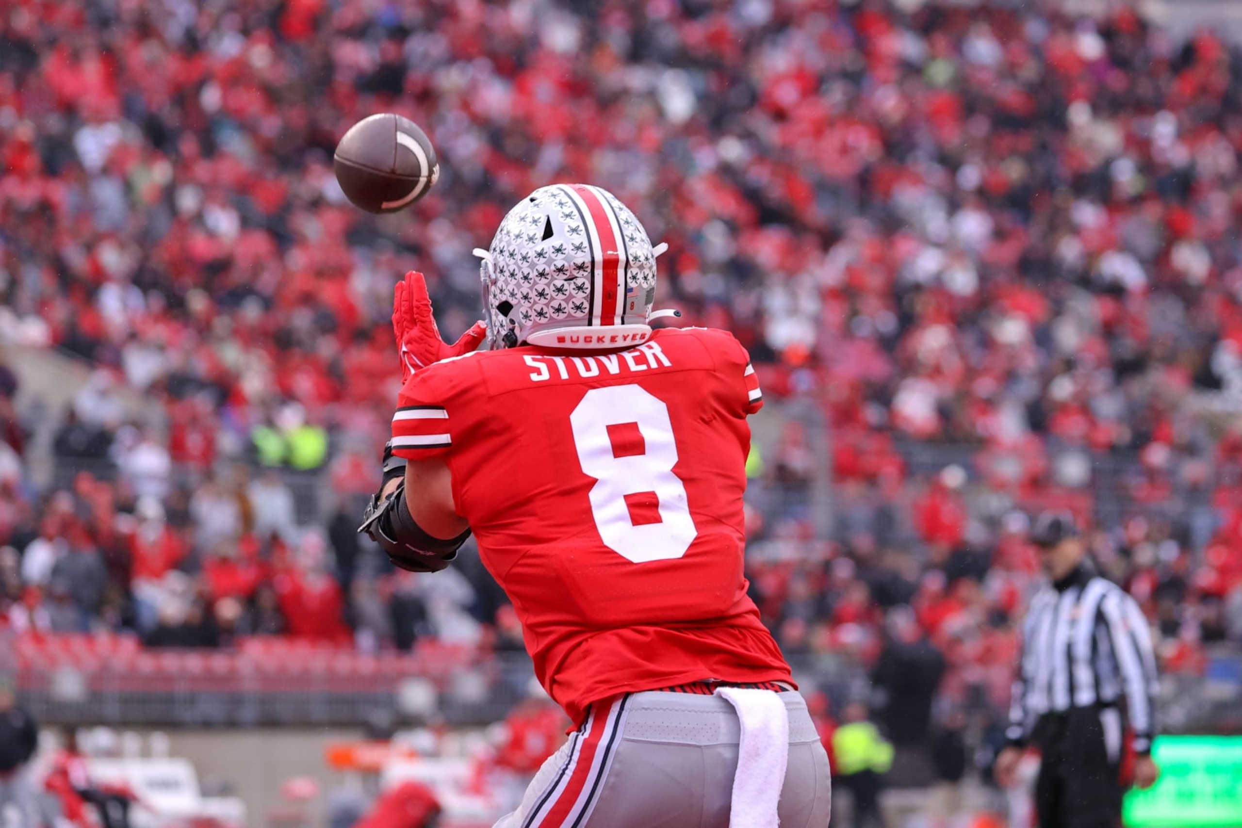 COLUMBUS, OH - NOVEMBER 12: Ohio State Buckeyes tight end Cade Stover (8) catches a 1-yard touchdown pass during the third quarter of the college football game between the Indiana Hoosiers and Ohio State Buckeyes on November 12, 2022, at Ohio Stadium in Columbus, OH. (Photo by Frank Jansky/Icon Sportswire via Getty Images)