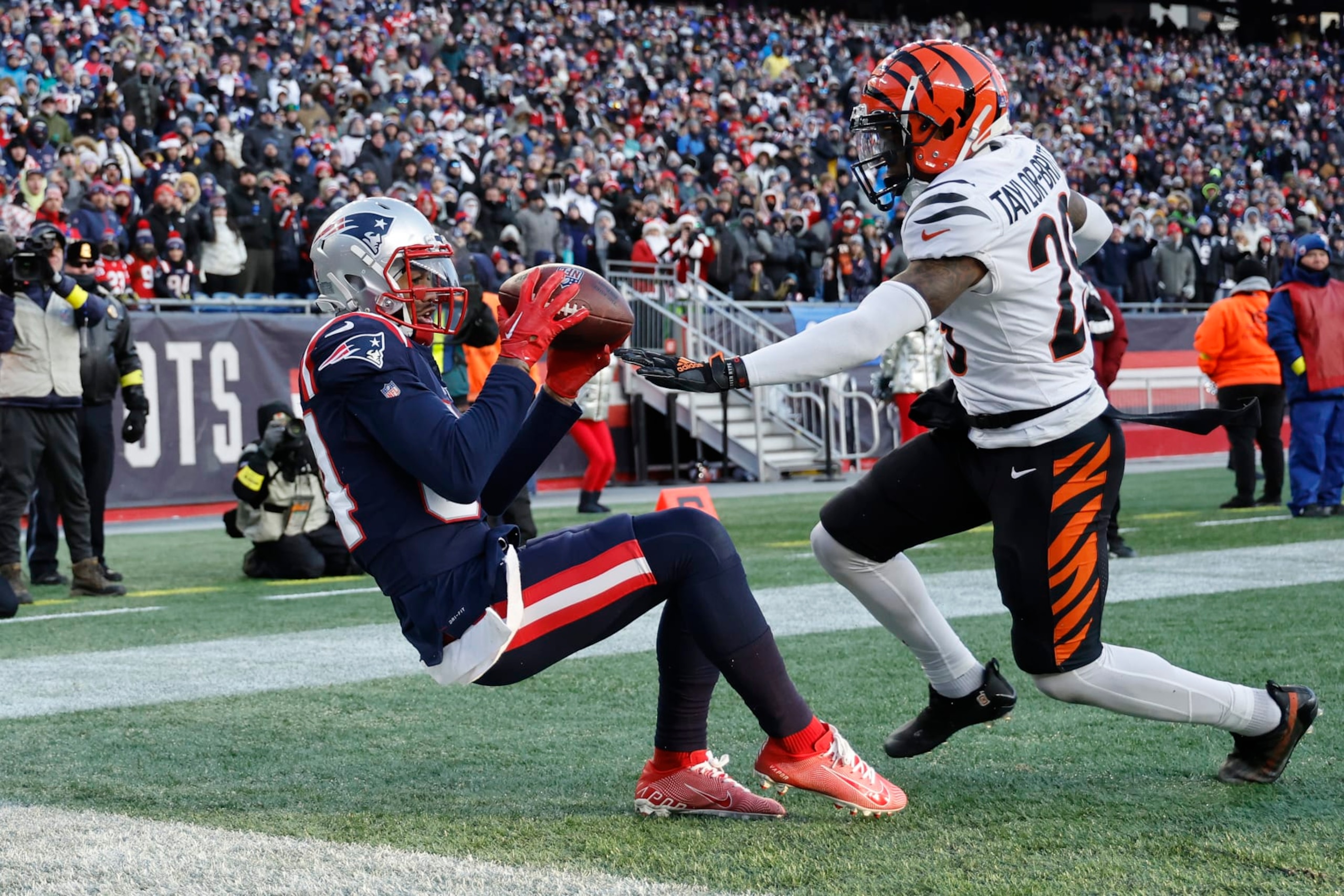 FOXBOROUGH, MASSACHUSETTS - DECEMBER 24: Kendrick Bourne #84 of the New England Patriots catches a touchdown over Cam Taylor-Britt #29 of the Cincinnati Bengals during the fourth quarter at Gillette Stadium on December 24, 2022 in Foxborough, Massachusetts. (Photo by Winslow Townson/Getty Images)