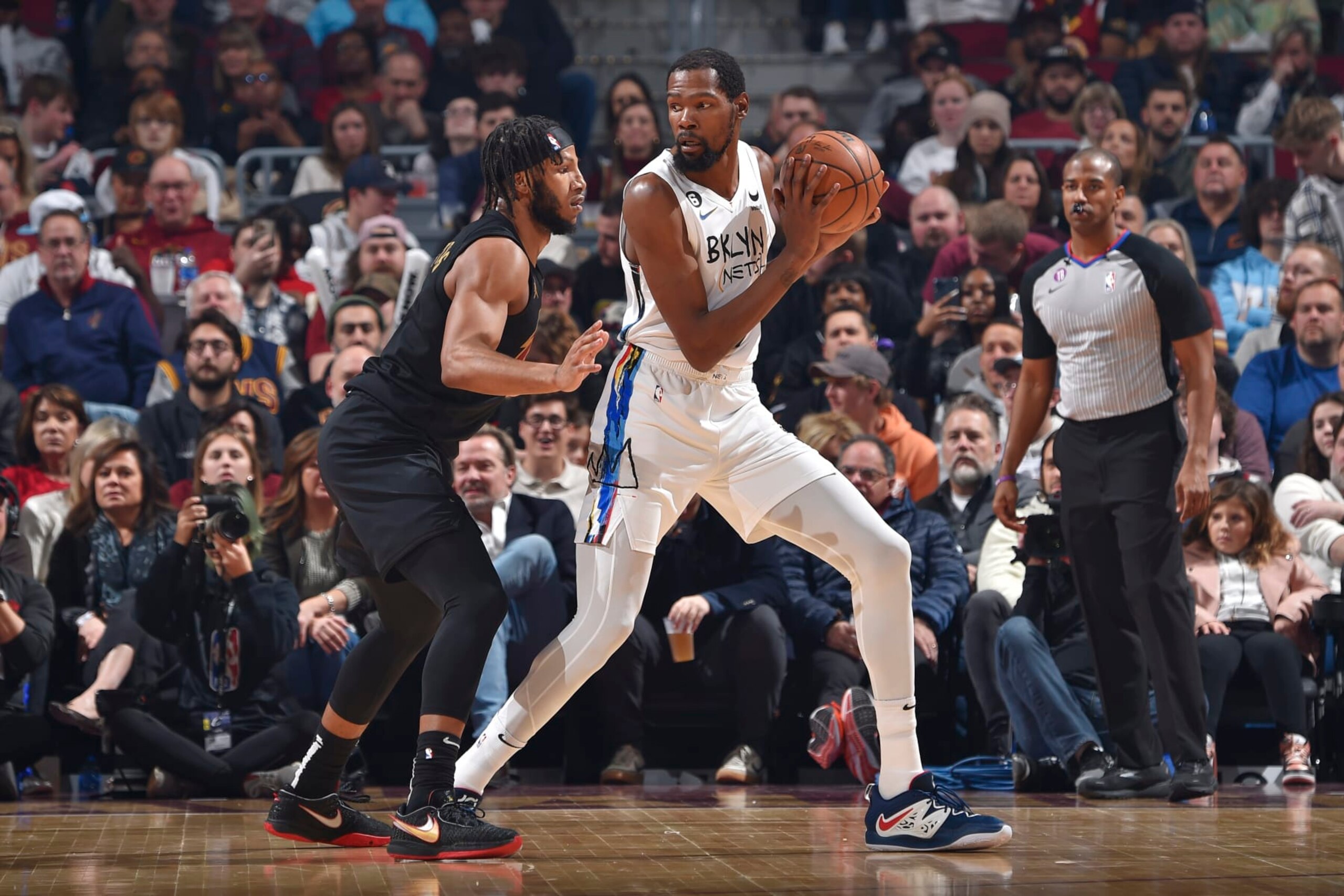 CLEVELAND, OH - DECEMBER 26: Kevin Durant #7 of the Brooklyn Nets looks to pass the ball during the game against the Cleveland Cavaliers on December 26, 2022 at Rocket Mortgage FieldHouse in Cleveland, Ohio. NOTE TO USER: User expressly acknowledges and agrees that, by downloading and/or using this Photograph, user is consenting to the terms and conditions of the Getty Images License Agreement. Mandatory Copyright Notice: Copyright 2022 NBAE (Photo by David Liam Kyle/NBAE via Getty Images)