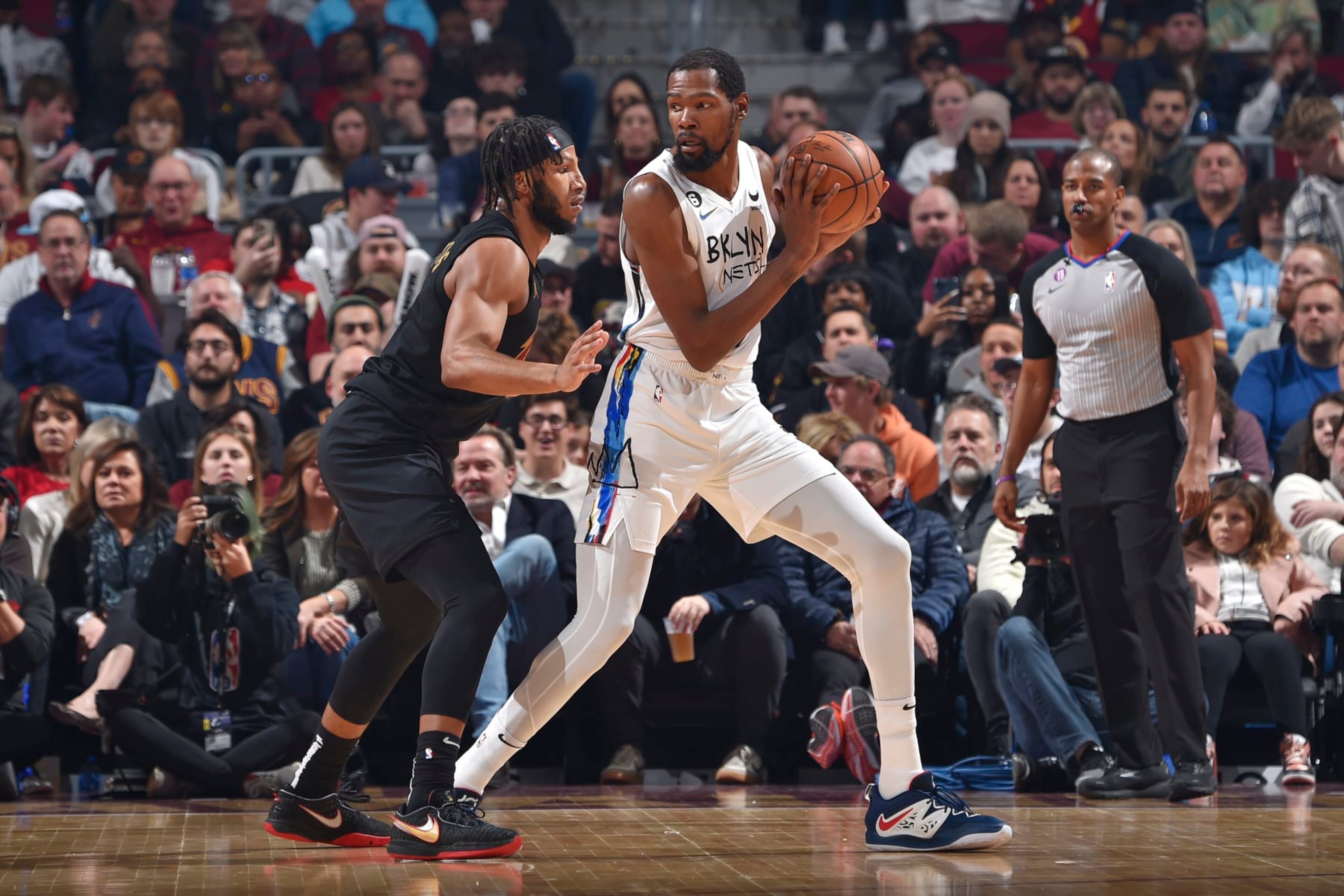 CLEVELAND, OH - DECEMBER 26: Kevin Durant #7 of the Brooklyn Nets looks to pass the ball during the game against the Cleveland Cavaliers on December 26, 2022 at Rocket Mortgage FieldHouse in Cleveland, Ohio. NOTE TO USER: User expressly acknowledges and agrees that, by downloading and/or using this Photograph, user is consenting to the terms and conditions of the Getty Images License Agreement. Mandatory Copyright Notice: Copyright 2022 NBAE (Photo by David Liam Kyle/NBAE via Getty Images)