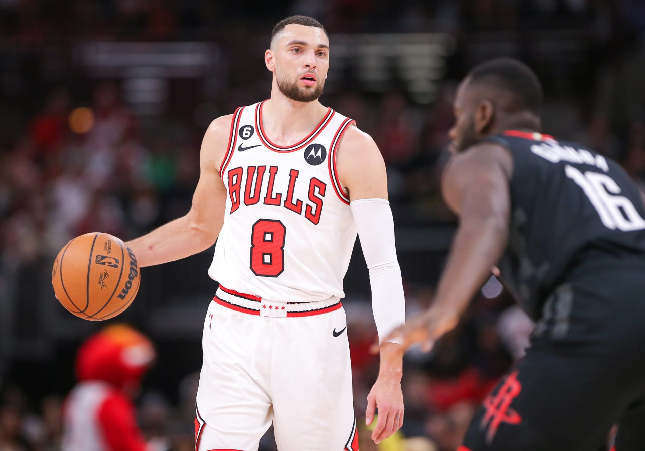 CHICAGO, IL - DECEMBER 26: Chicago Bulls Guard Zach LaVine (8) brings the ball up court during a NBA game between the Houston Rockets and the Chicago Bulls on December  26, 2022 at the United Center in Chicago, IL. (Photo by Melissa Tamez/Icon Sportswire via Getty Images)