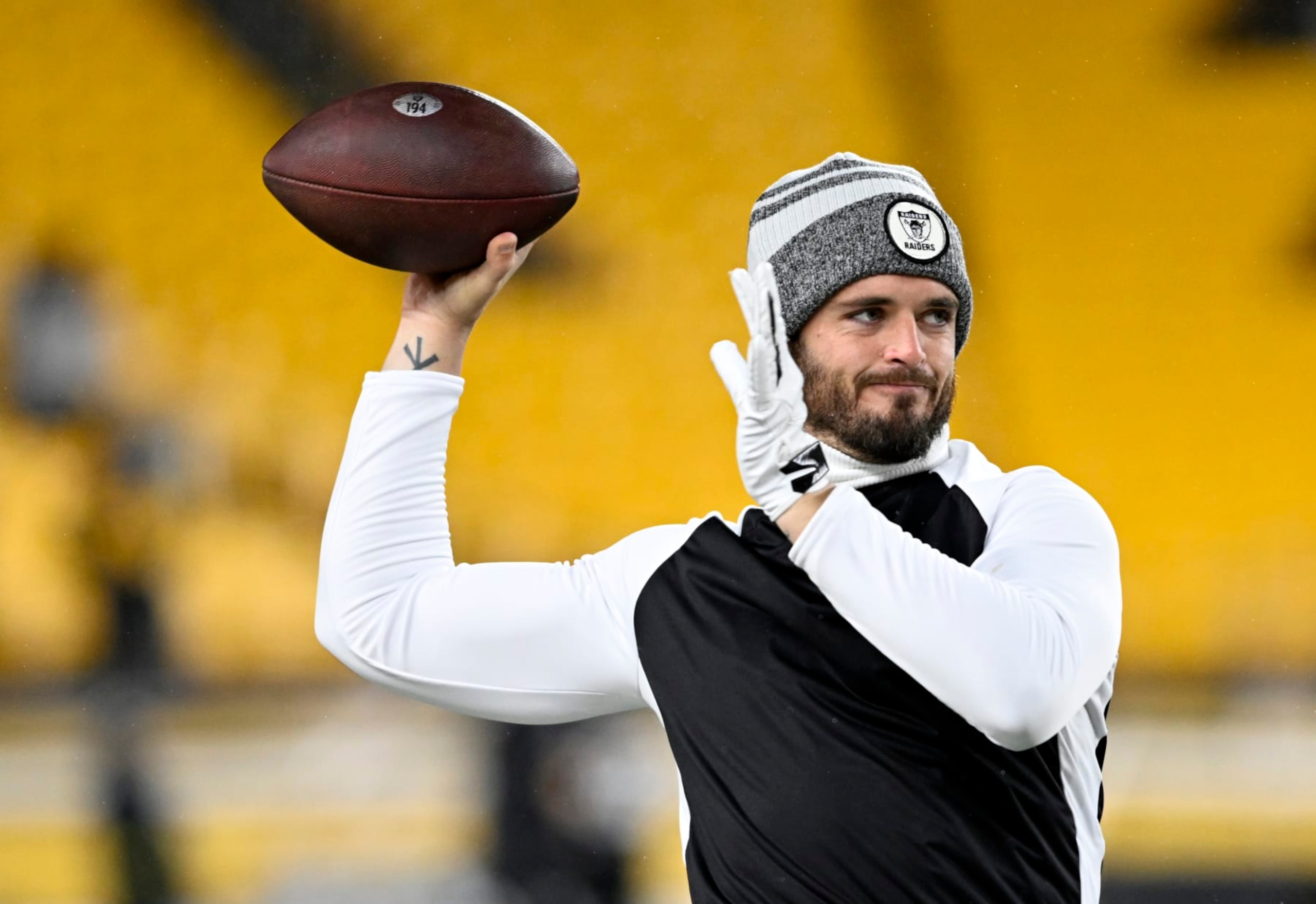 PITTSBURGH, PENNSYLVANIA - DECEMBER 24: Derek Carr #4 of the Las Vegas Raiders warms up prior to the start of the game against the Pittsburgh Steelers at Acrisure Stadium on December 24, 2022 in Pittsburgh, Pennsylvania. (Photo by Gaelen Morse/Getty Images)