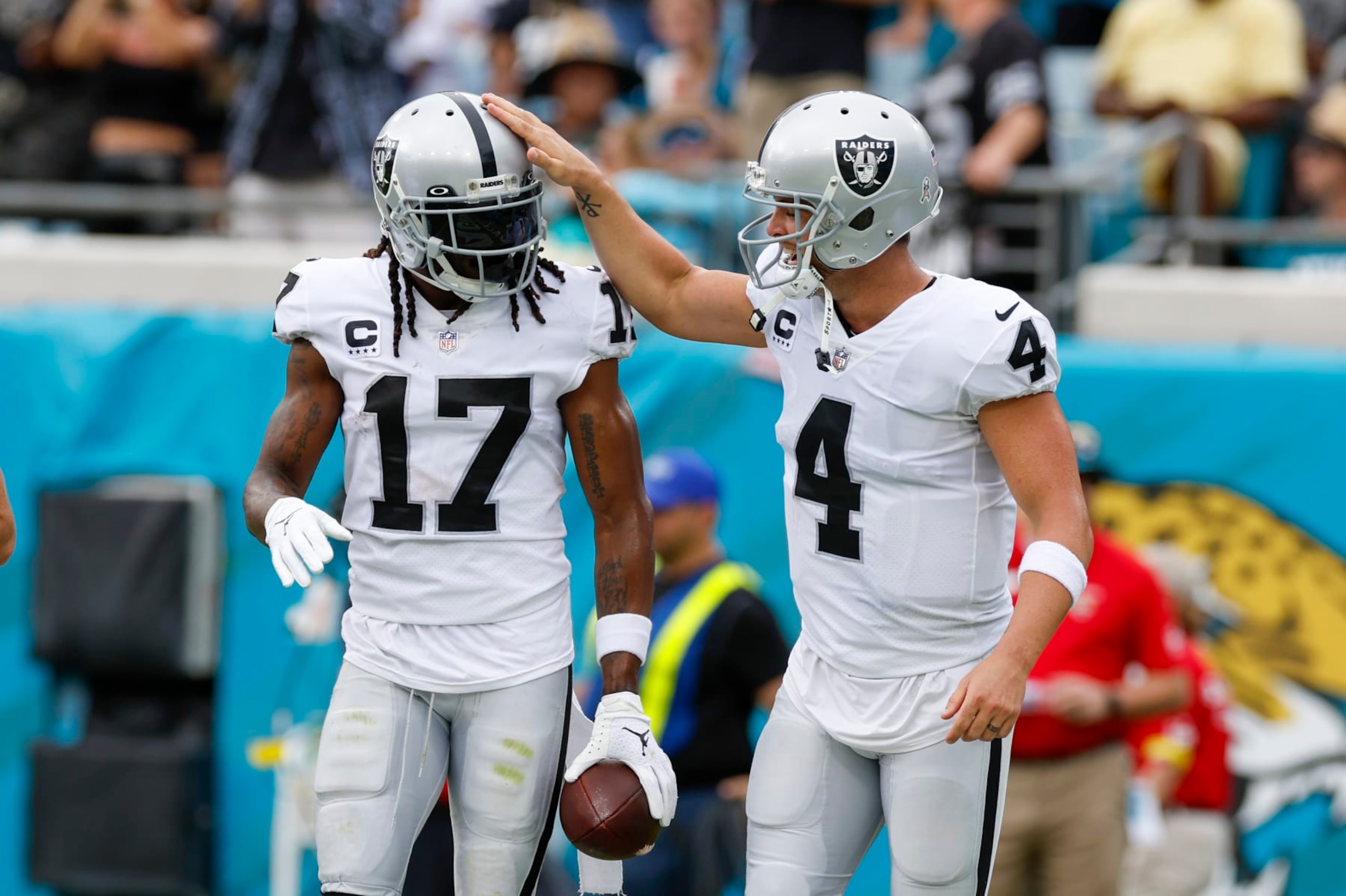 JACKSONVILLE, FL - NOVEMBER 06: Las Vegas Raiders wide receiver Davante Adams (17) and Las Vegas Raiders quarterback Derek Carr (4) celebrate a touchdown during the game between the Las Vegas Raiders and the Jacksonville Jaguars on November 6, 2022 at TIAA Bank Field in Jacksonville, Fl. (Photo by David Rosenblum/Icon Sportswire via Getty Images)