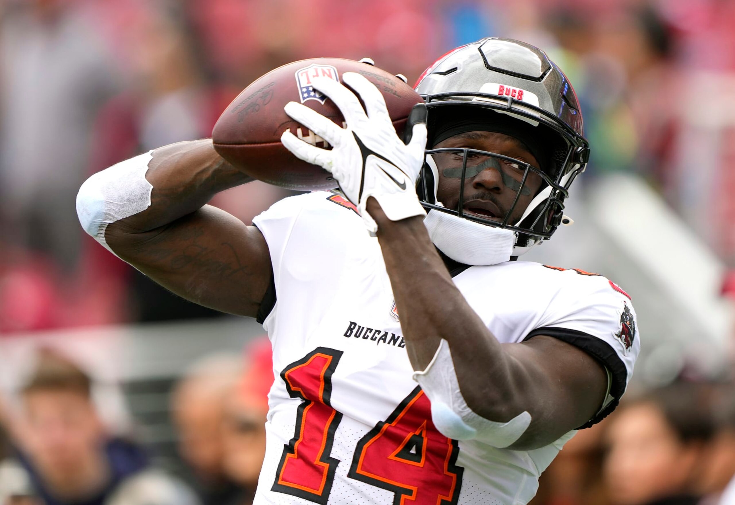 SANTA CLARA, CALIFORNIA - DECEMBER 11: Chris Godwin #14 of the Tampa Bay Buccaneers warms up during pregame warm ups prior to the start of the game against the San Francisco 49ers at Levi's Stadium on December 11, 2022 in Santa Clara, California. (Photo by Thearon W. Henderson/Getty Images)