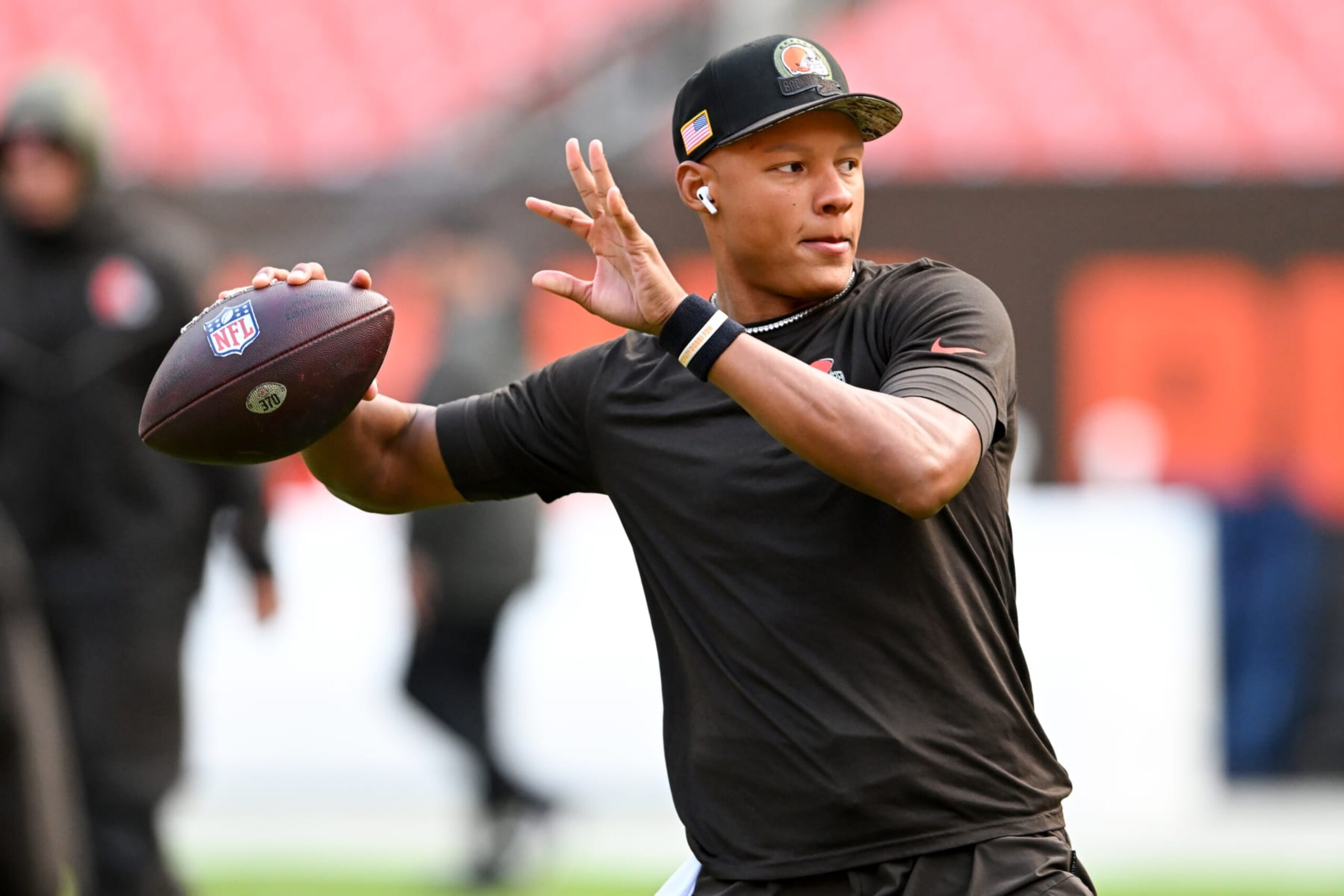CLEVELAND, OHIO - NOVEMBER 27: Joshua Dobbs #15 of the Cleveland Browns warms up prior to a game against the Tampa Bay Buccaneers at FirstEnergy Stadium on November 27, 2022 in Cleveland, Ohio. (Photo by Nick Cammett/Diamond Images via Getty Images)