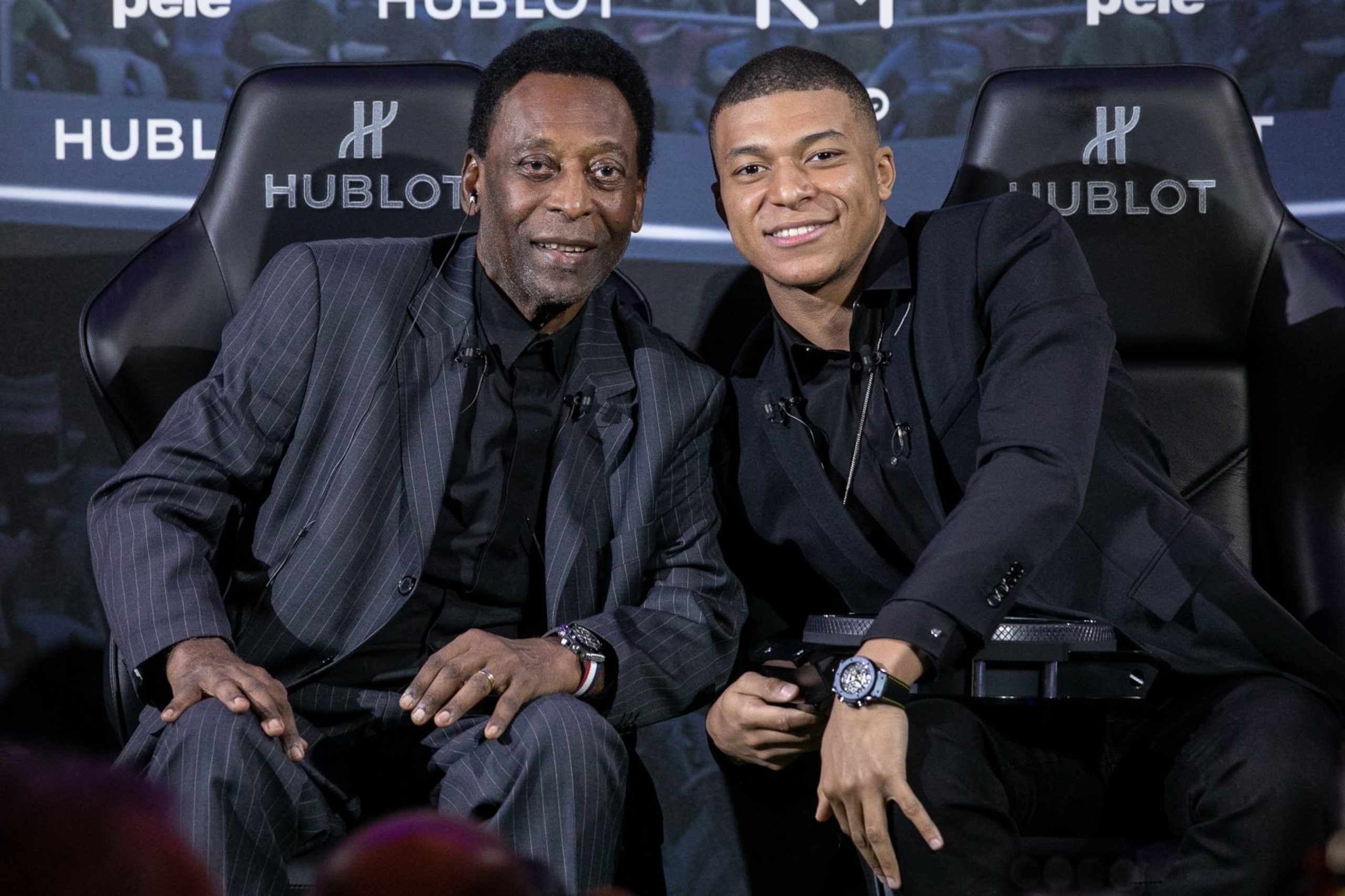 PARIS, FRANCE - APRIL 02: (l-R) Edson Arantes do Nascimento a.k.a. Pele and Kylian Mbappe attend the 'Hublot loves Football': Pele and Kylian Mbappe meeting at Hotel Lutetia on April 02, 2019 in Paris, France. (Photo by Marc Piasecki/Getty Images)