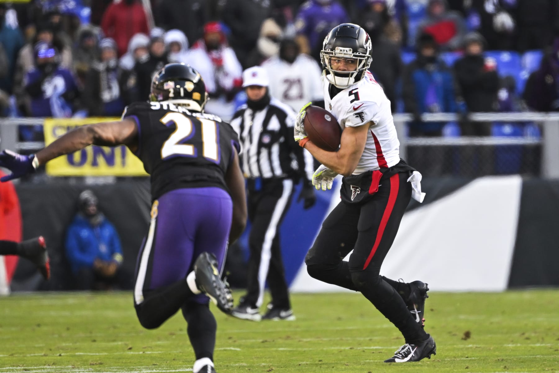 Atlanta Falcons wide receiver Drake London (5) runs with the ball after making a catch against Baltimore Ravens cornerback Brandon Stephens (21) during the first half of an NFL football game, Saturday, Dec. 24, 2022, in Baltimore. (AP Photo/Terrance Williams)