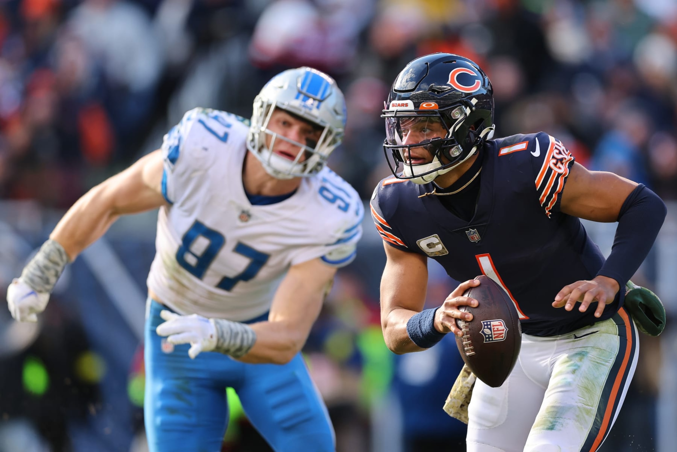 CHICAGO, ILLINOIS - NOVEMBER 13: Justin Fields #1 of the Chicago Bears runs with the ball against the Detroit Lions at Soldier Field on November 13, 2022 in Chicago, Illinois. (Photo by Michael Reaves/Getty Images)