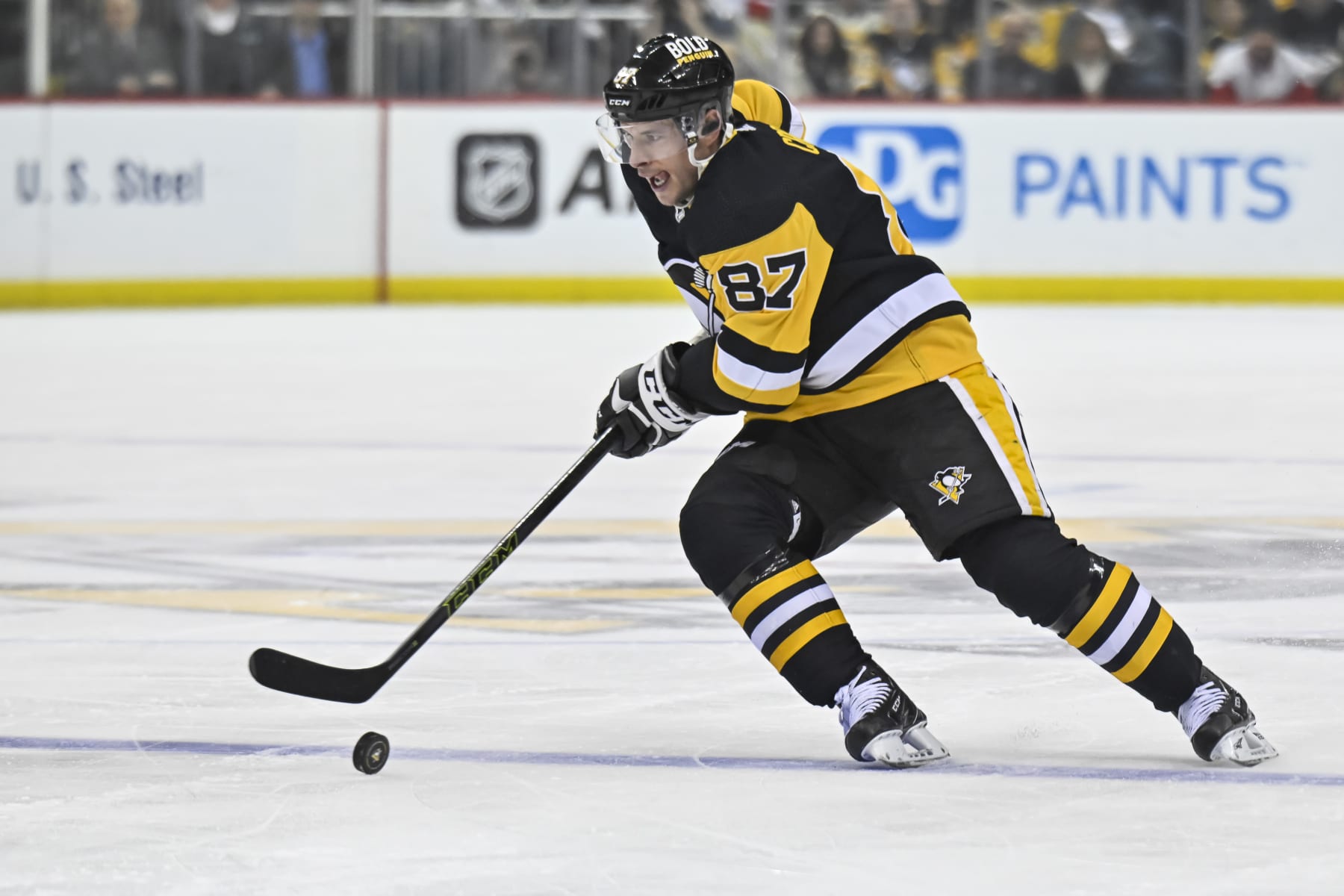 PITTSBURGH, PA - DECEMBER 28: Pittsburgh Penguins Center Sidney Crosby (87) skates with the puck during the first period in the NHL game between the Pittsburgh Penguins and the Detroit Red Wings on December 28, 2022, at PPG Paints Arena in Pittsburgh, PA. (Photo by Jeanine Leech/Icon Sportswire via Getty Images)