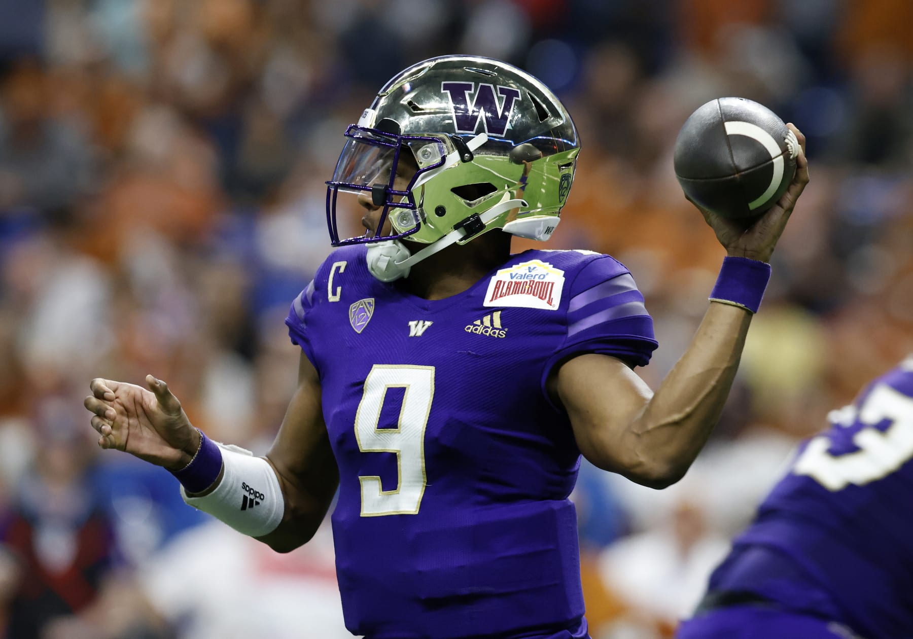 SAN ANTONIO, TX - DECEMBER 29: Washington Huskies quarterback Michael Penix Jr. (9) throws the ball against the Texas Longhorns during the Valero Alamo Bowl football game at the Alamodome on December 29, 2022 in San Antonio, TX. (Photo by Adam Davis/Icon Sportswire via Getty Images)