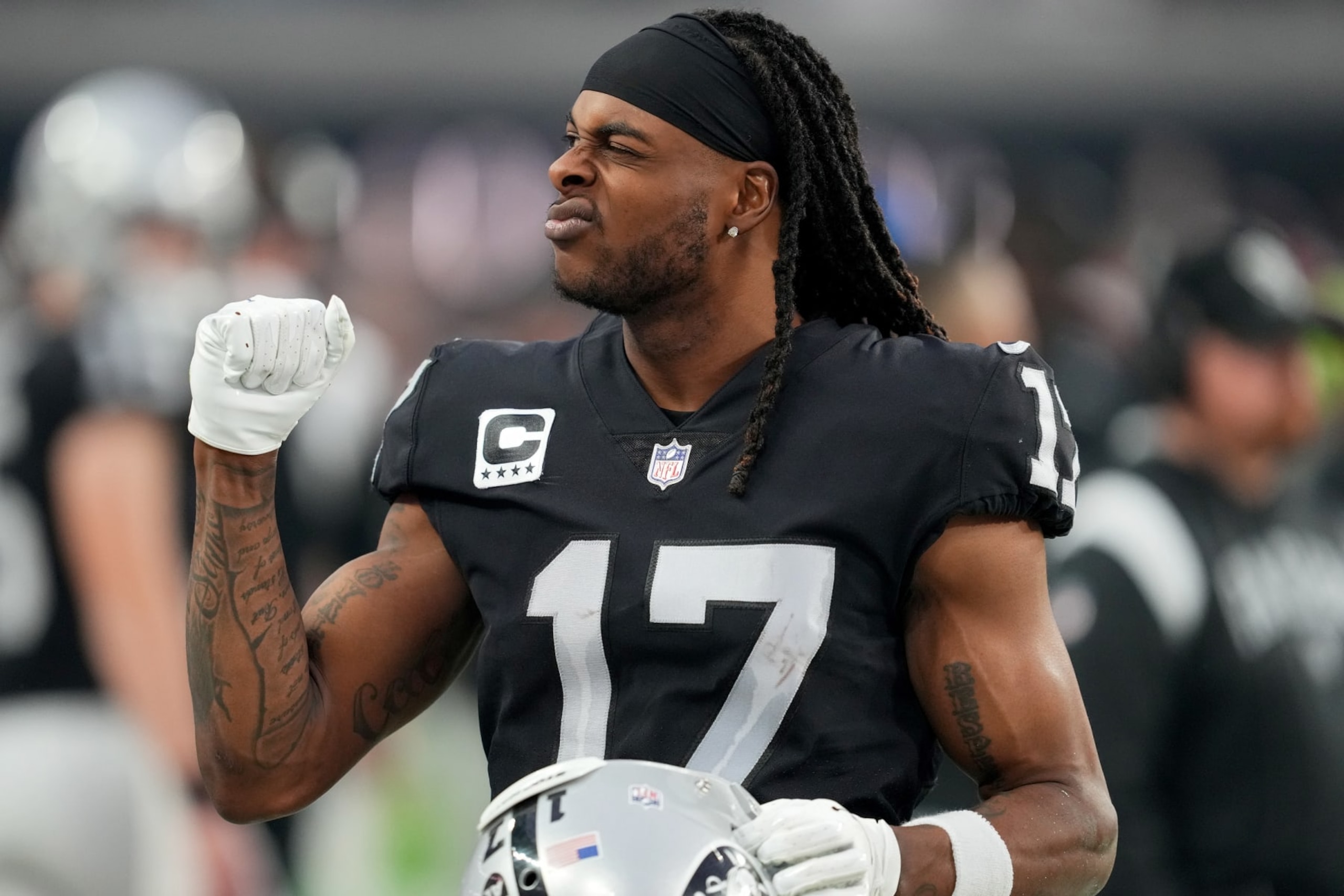 LAS VEGAS, NEVADA - JANUARY 01: Davante Adams #17 of the Las Vegas Raiders reacts against the San Francisco 49ers during the third quarter at Allegiant Stadium on January 01, 2023 in Las Vegas, Nevada. (Photo by Chris Unger/Getty Images)