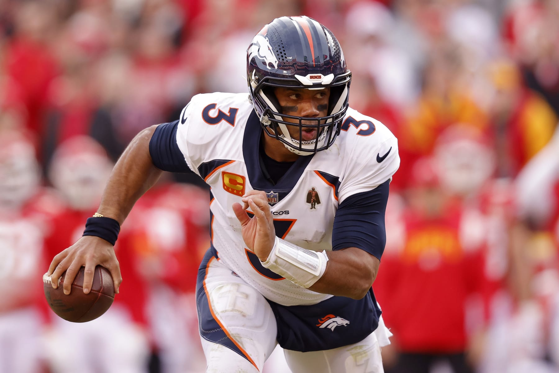 KANSAS CITY, MISSOURI - JANUARY 01: Russell Wilson #3 of the Denver Broncos rushes for a touchdown against the Kansas City Chiefs during the fourth quarter of the game at Arrowhead Stadium on January 01, 2023 in Kansas City, Missouri. (Photo by David Eulitt/Getty Images)