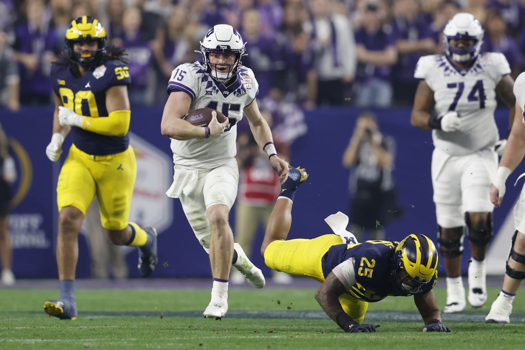 GLENDALE, ARIZONA - DECEMBER 31: Max Duggan #15 of the TCU Horned Frogs rushes during the third quarter against the Michigan Wolverines in the Vrbo Fiesta Bowl at State Farm Stadium on December 31, 2022 in Glendale, Arizona. (Photo by Chris Coduto/Getty Images)