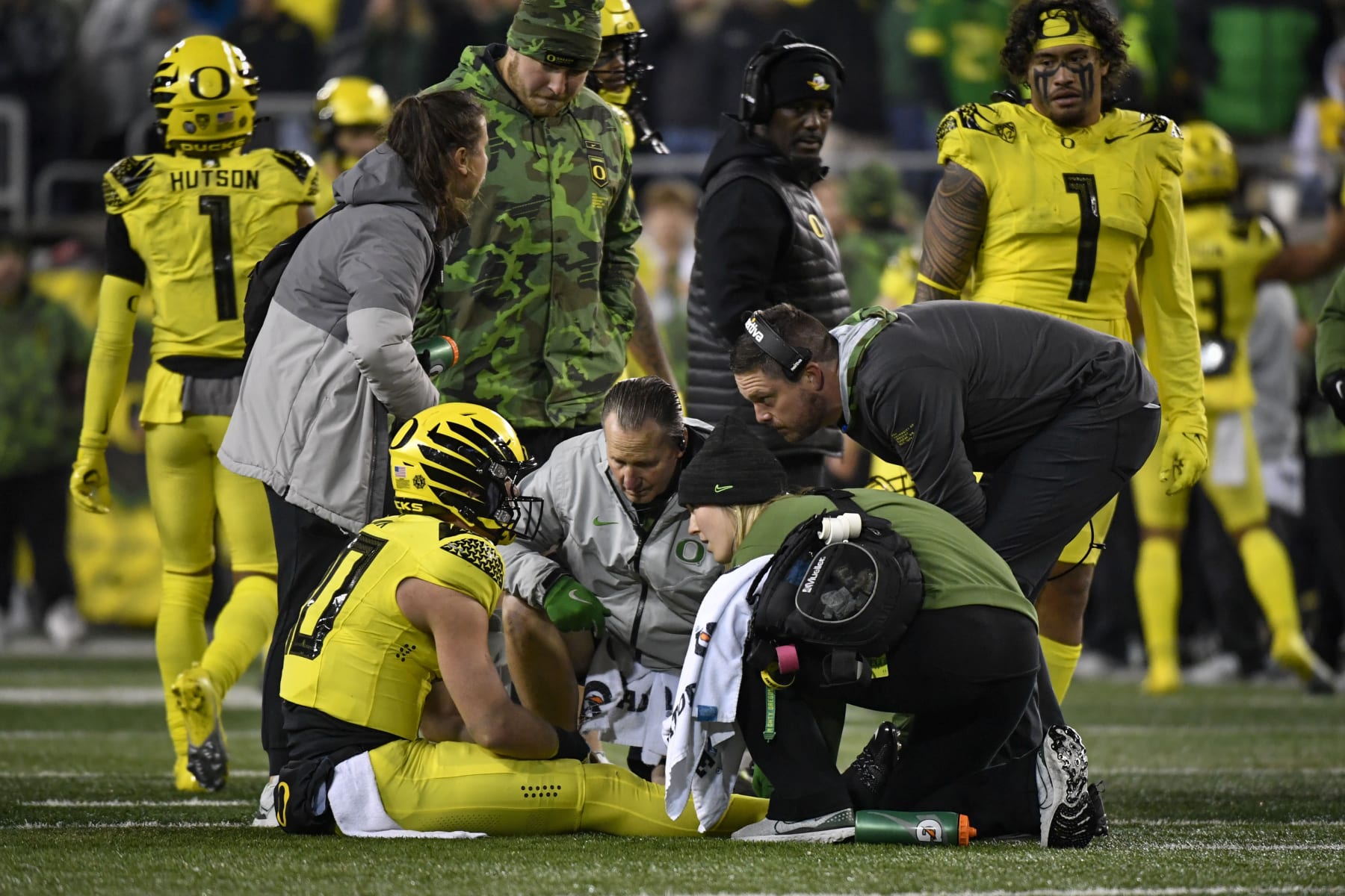Oregon head coach Dan Lanning, right, checks on Oregon quarterback Bo Nix (10) as trainers attend to during the second half of an NCAA college football game Saturday, Nov. 12, 2022, in Eugene, Ore. (AP Photo/Andy Nelson)