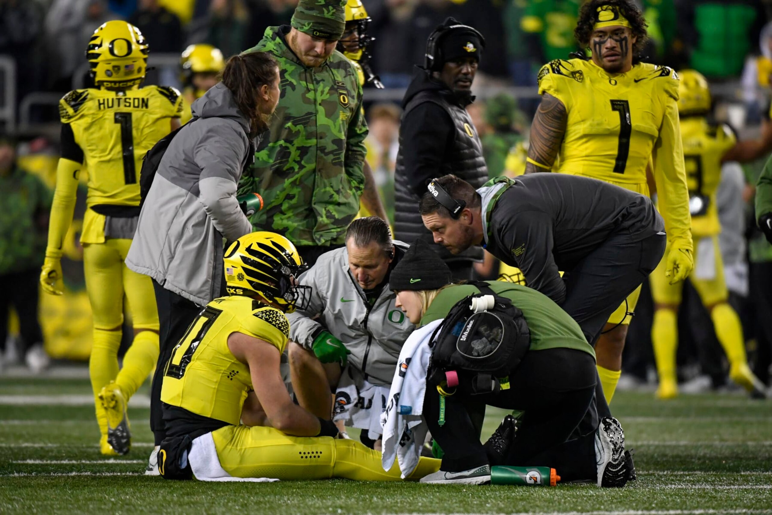Oregon head coach Dan Lanning, right, checks on Oregon quarterback Bo Nix (10) as trainers attend to during the second half of an NCAA college football game Saturday, Nov. 12, 2022, in Eugene, Ore. (AP Photo/Andy Nelson)