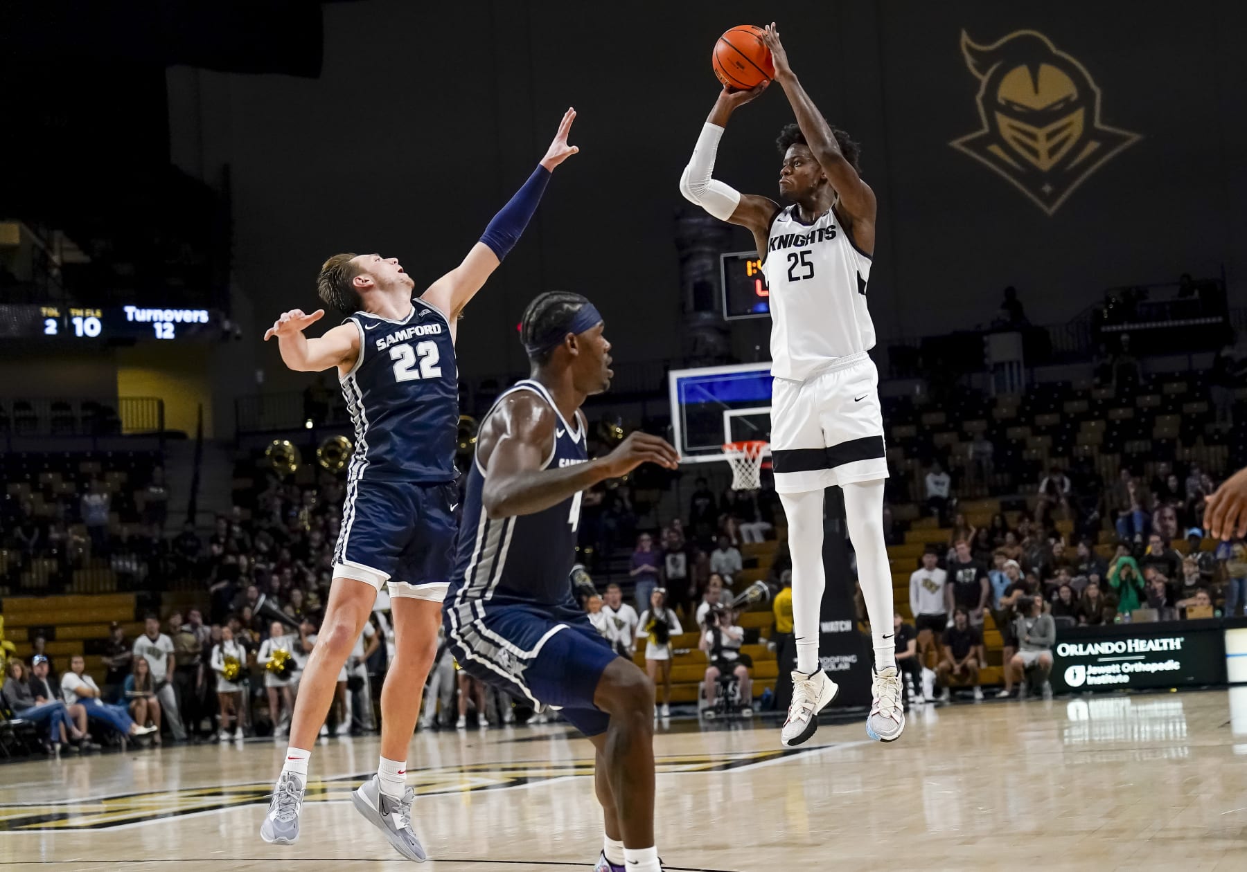 ORLANDO, FL - DECEMBER 04: UCF Knights forward Taylor Hendricks (25) takes the 3 point shot during the basketball game between the UCF Knights and the Samford Bulldogs on December 4th, 2022 at Addition Financial Arena in Orlando, FL. (Photo by Andrew Bershaw/Icon Sportswire via Getty Images)