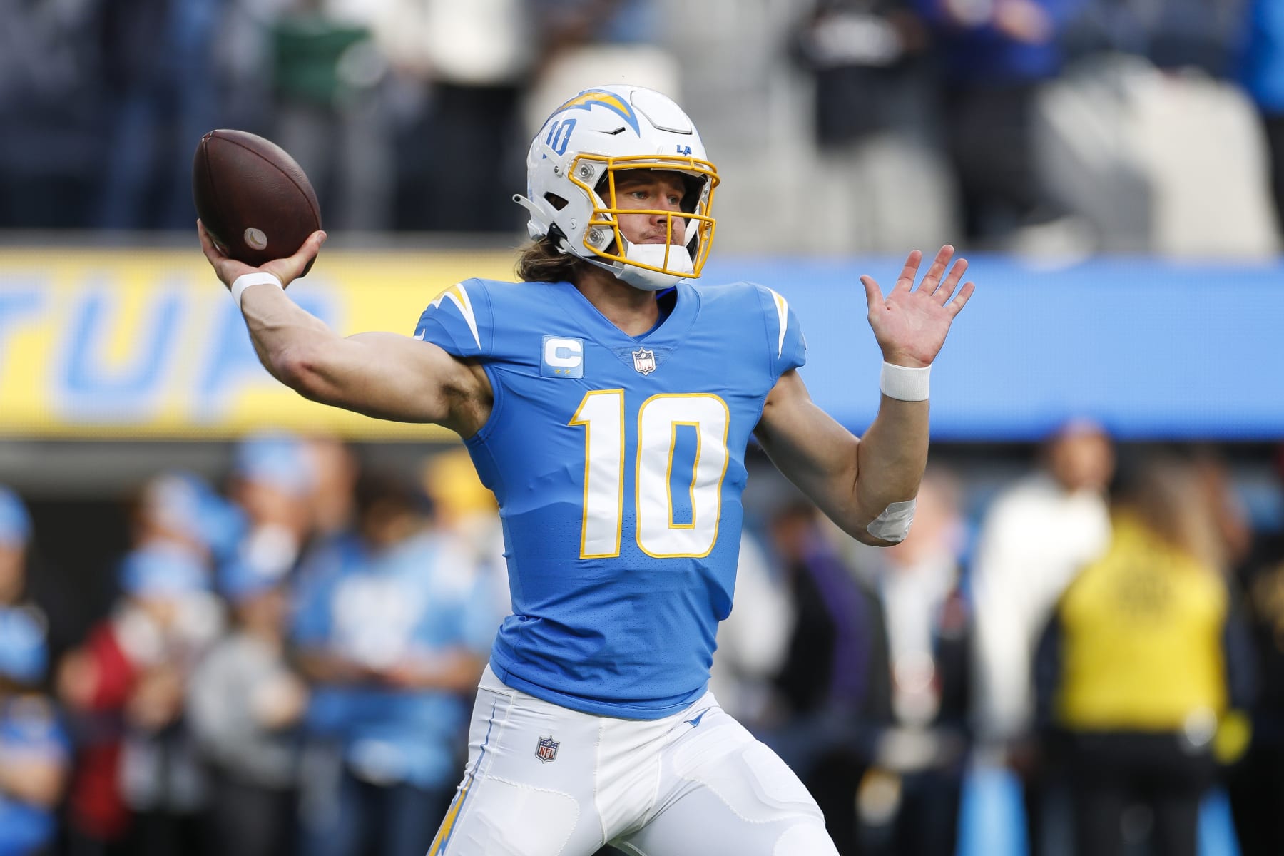 INGLEWOOD, CA - JANUARY 01: Los Angeles Chargers quarterback Justin Herbert (10) warms up prior to an NFL regular season game between the Los Angeles Rams and the Los Angeles Chargers on January 01, 2023, at SoFi Stadium in Inglewood, CA.(Photo by Brandon Sloter/Icon Sportswire via Getty Images)