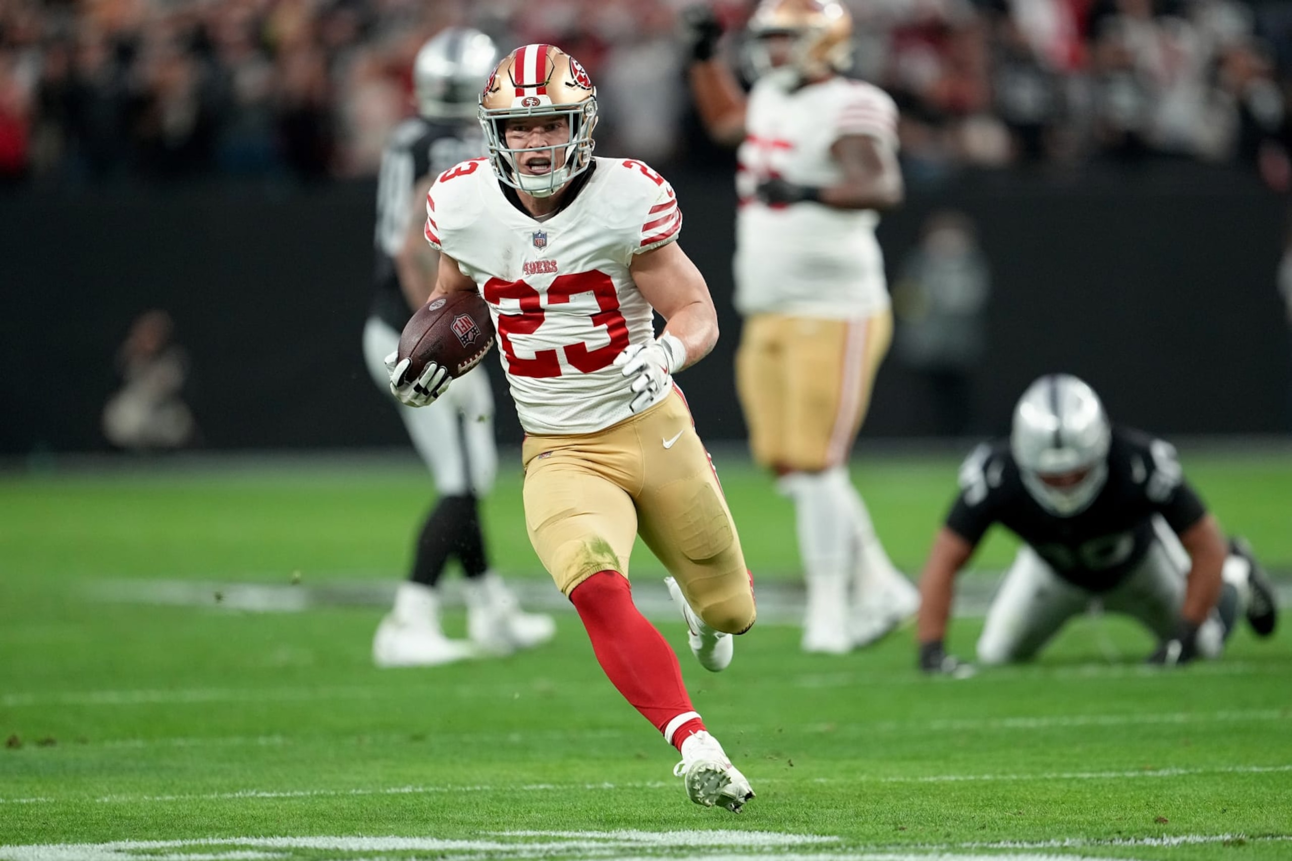 LAS VEGAS, NEVADA - JANUARY 01: Christian McCaffrey #23 of the San Francisco 49ers runs against the Las Vegas Raiders during the first quarter at Allegiant Stadium on January 01, 2023 in Las Vegas, Nevada. (Photo by Jeff Bottari/Getty Images)