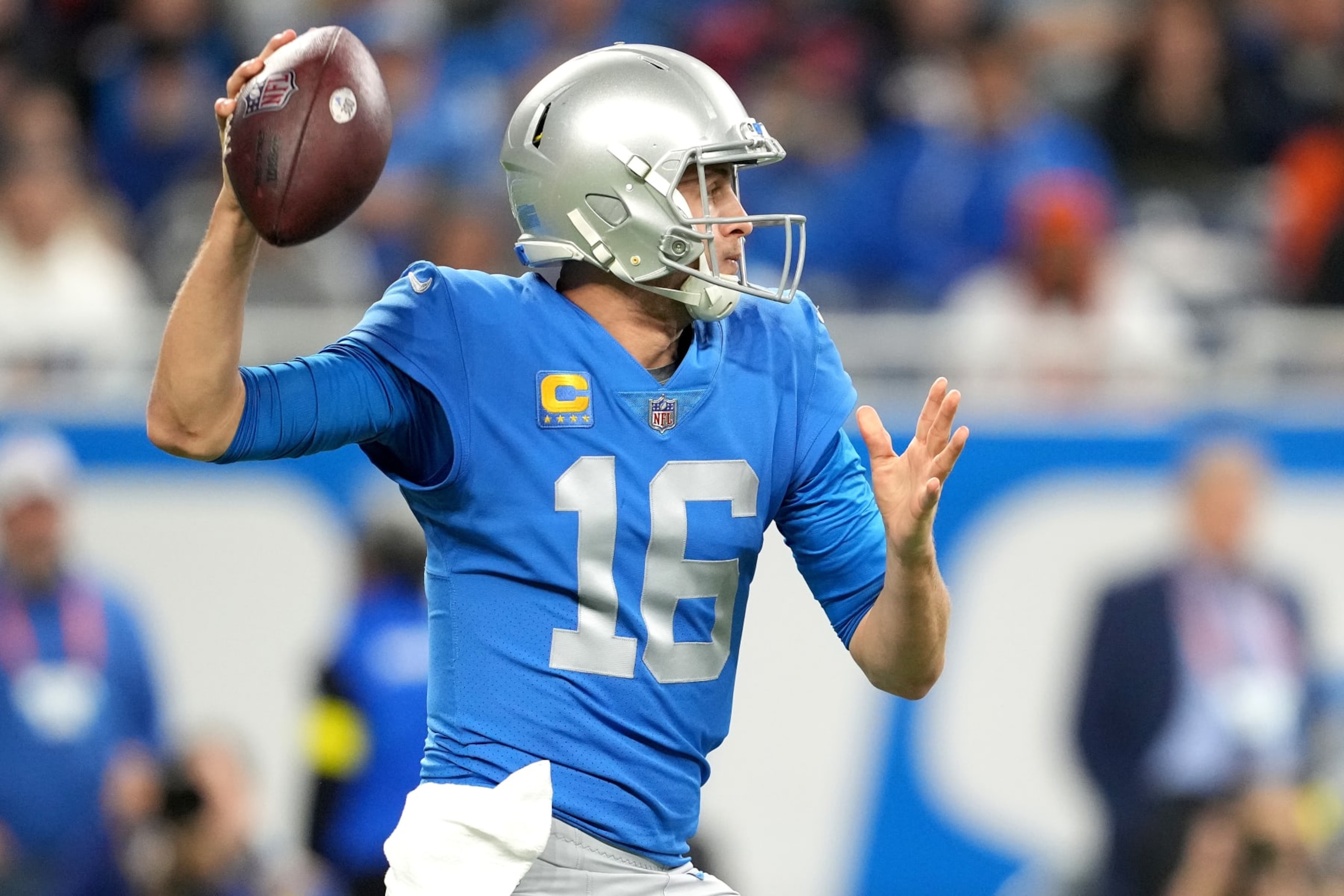 DETROIT, MICHIGAN - JANUARY 01: Jared Goff #16 of the Detroit Lions throws a pass during the first quarter in the game against the Chicago Bears at Ford Field on January 01, 2023 in Detroit, Michigan. (Photo by Nic Antaya/Getty Images)