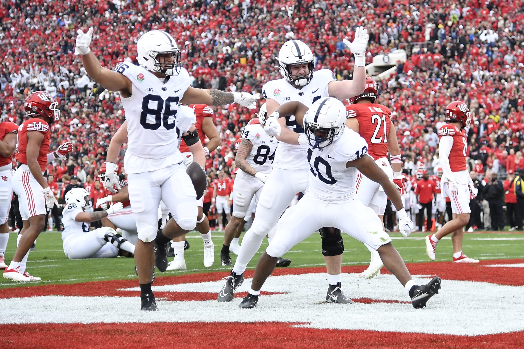 PASADENA, CALIFORNIA - JANUARY 02: Nicholas Singleton #10 of the Penn State Nittany Lions celebrates with his teammates after scoring a touchdown against the Utah Utes during the first quarter in the 2023 Rose Bowl Game at Rose Bowl Stadium on January 02, 2023 in Pasadena, California. (Photo by Kevork Djansezian/Getty Images)