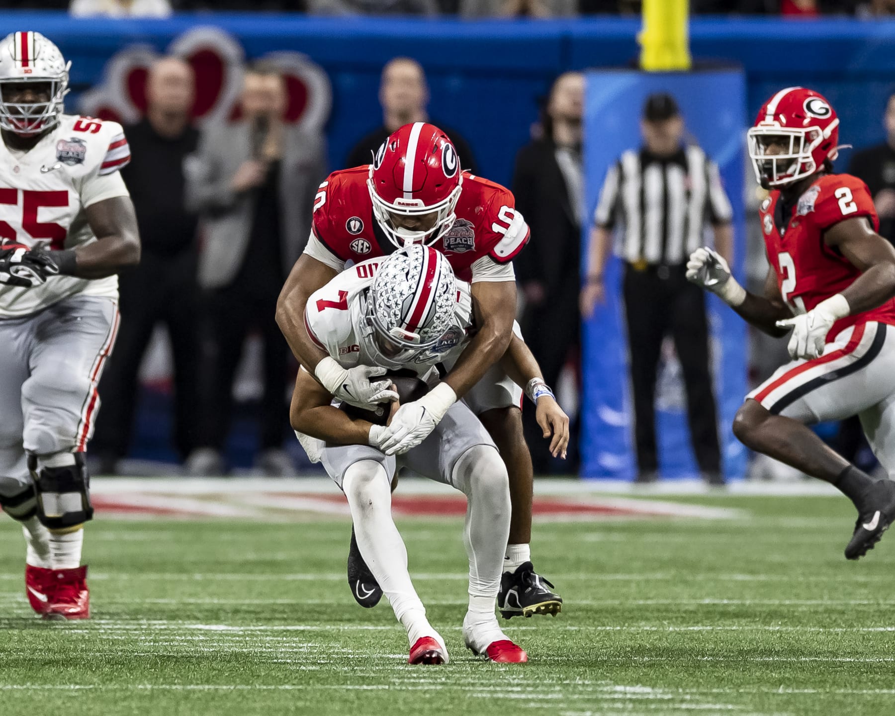 Georgia's Jamon Dumas-Johnson makes a tackle.