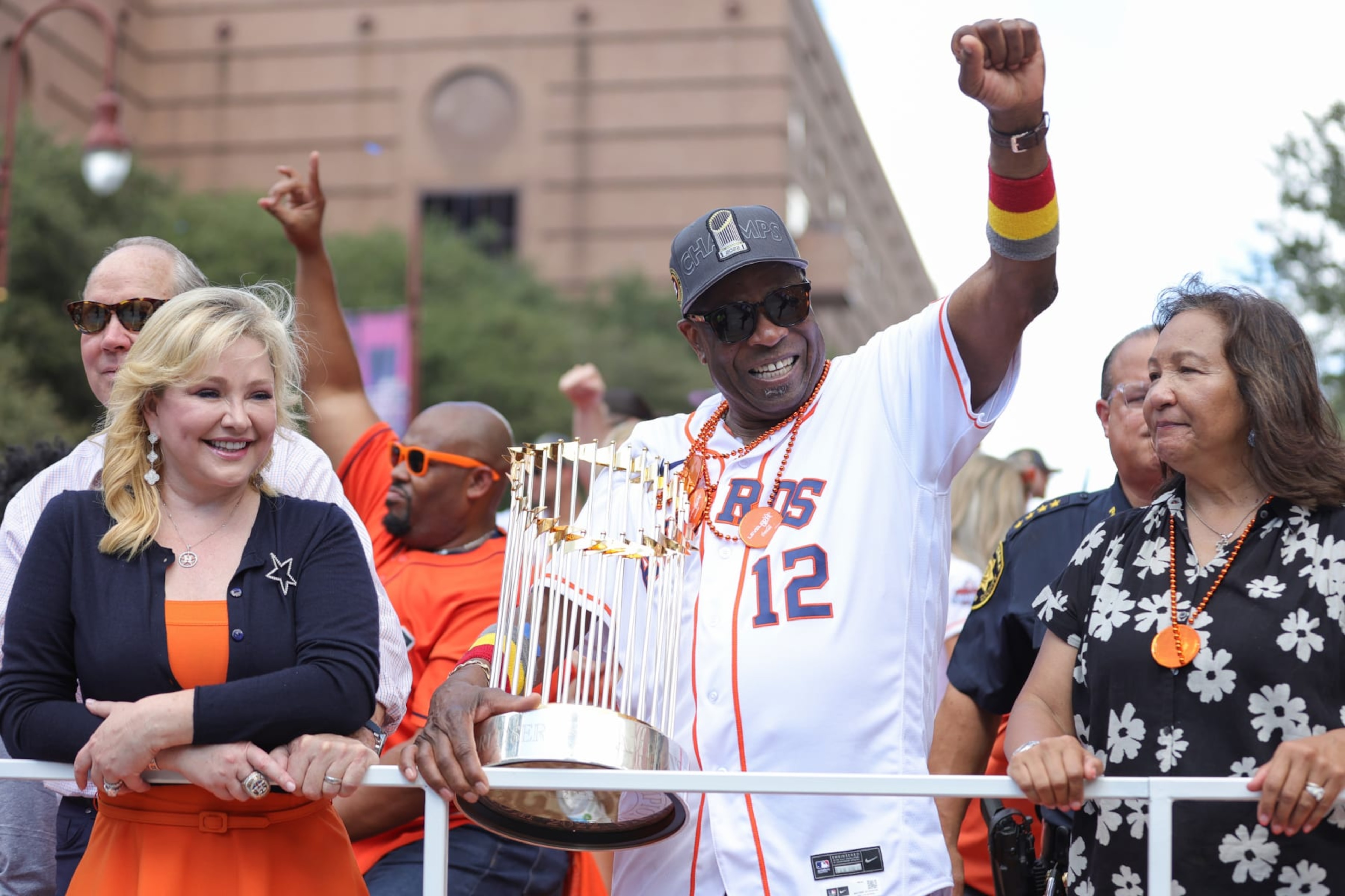Dusty Baker (center)