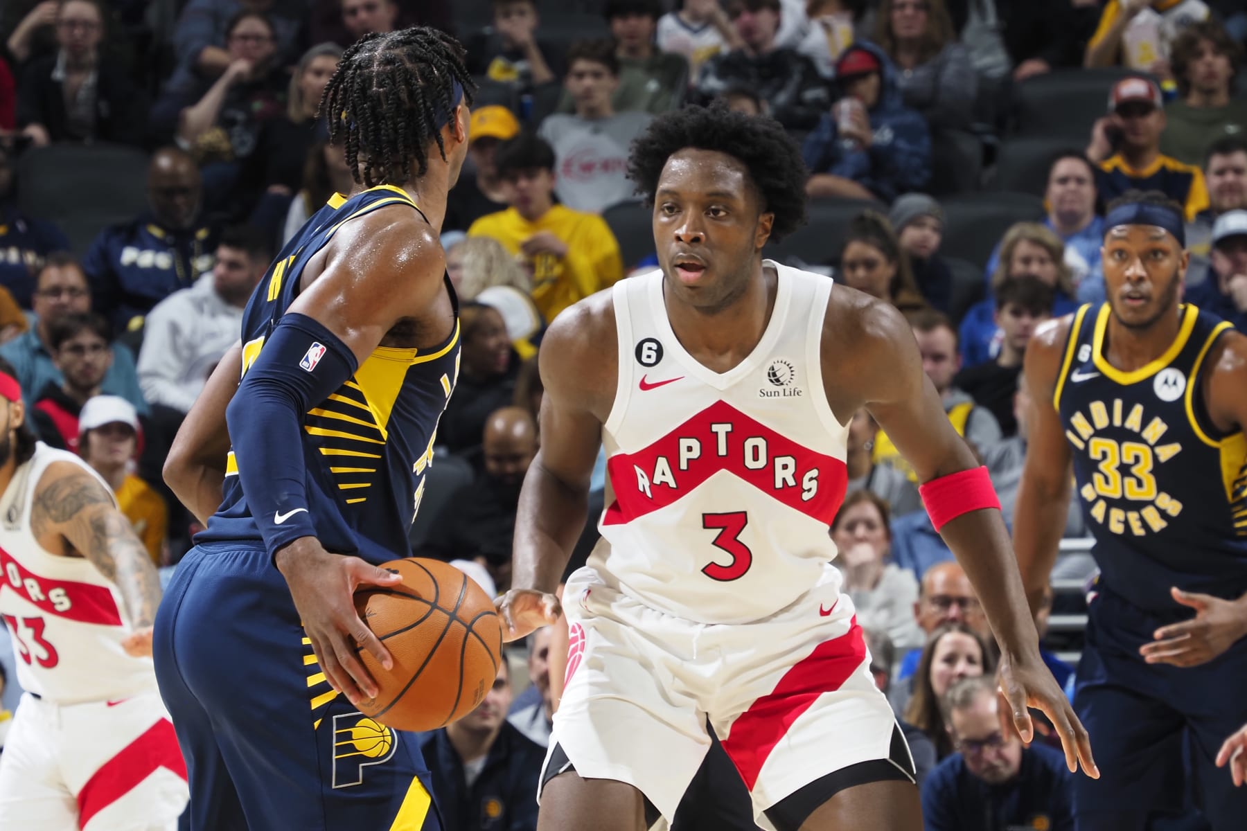 INDIANAPOLIS, IN - JANUARY 2: OG Anunoby #3 of the Toronto Raptors plays defense during the game against the Indiana Pacers on January 2, 2023 at Gainbridge Fieldhouse in Indianapolis, Indiana. NOTE TO USER: User expressly acknowledges and agrees that, by downloading and or using this Photograph, user is consenting to the terms and conditions of the Getty Images License Agreement. Mandatory Copyright Notice: Copyright 2022 NBAE (Photo by Ron Hoskins/NBAE via Getty Images)